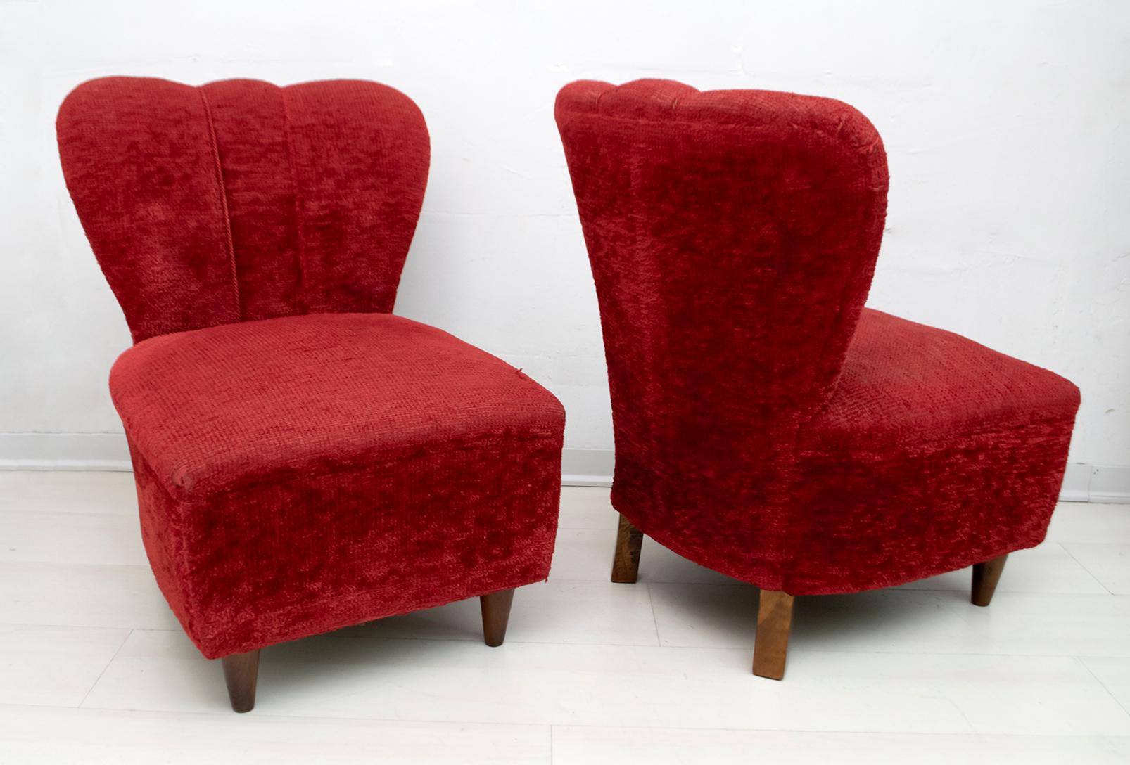 Particular pair of small armchairs attributed to the famous architect Guglielmo Ulrich, the upholstery is original from the time but replacement is recommended. Production from the 1940s in Art Deco style.

 