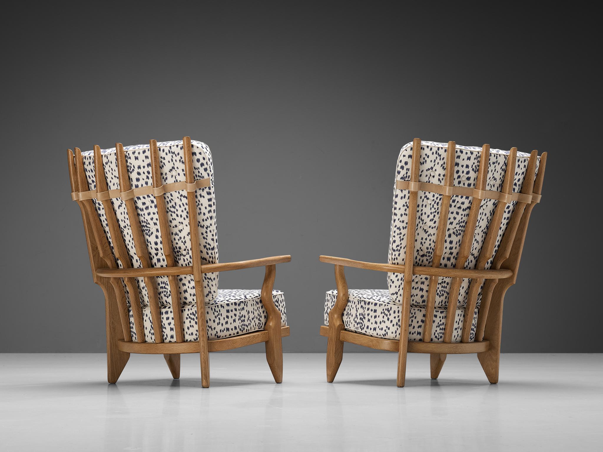 Guillerme et Chambron for Votre Maison, pair of 'Grand Repos' lounge chair oak, fabric, oak, France, 1960s.

Guillerme & Chambron are known for their high quality solid oak furniture, from which this is another great example. These chairs have an