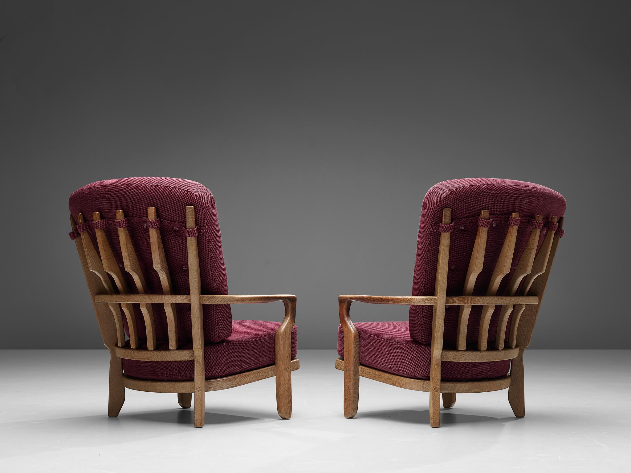 Guillerme et Chambron, pair of 'Mid Repos' lounge chairs, oak, red upholstery, France, 1960s

Guillerme and Chambron are known for their high quality solid oak furniture, from which this is another great example. This chair has an interesting,