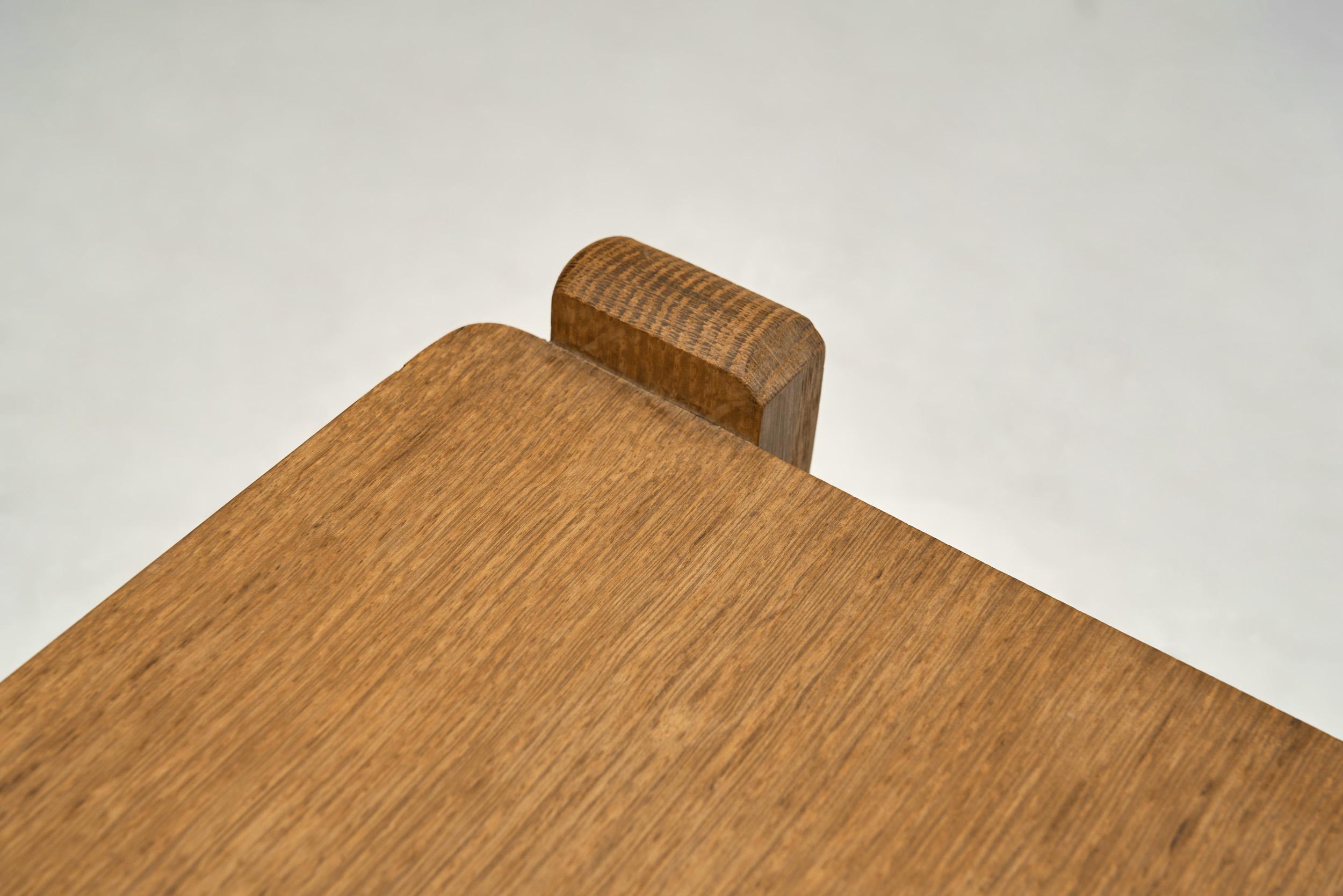 Paire de tables de chevet en Oak Guillerme et Chambron, France Milieu du 20ème siècle en vente 3