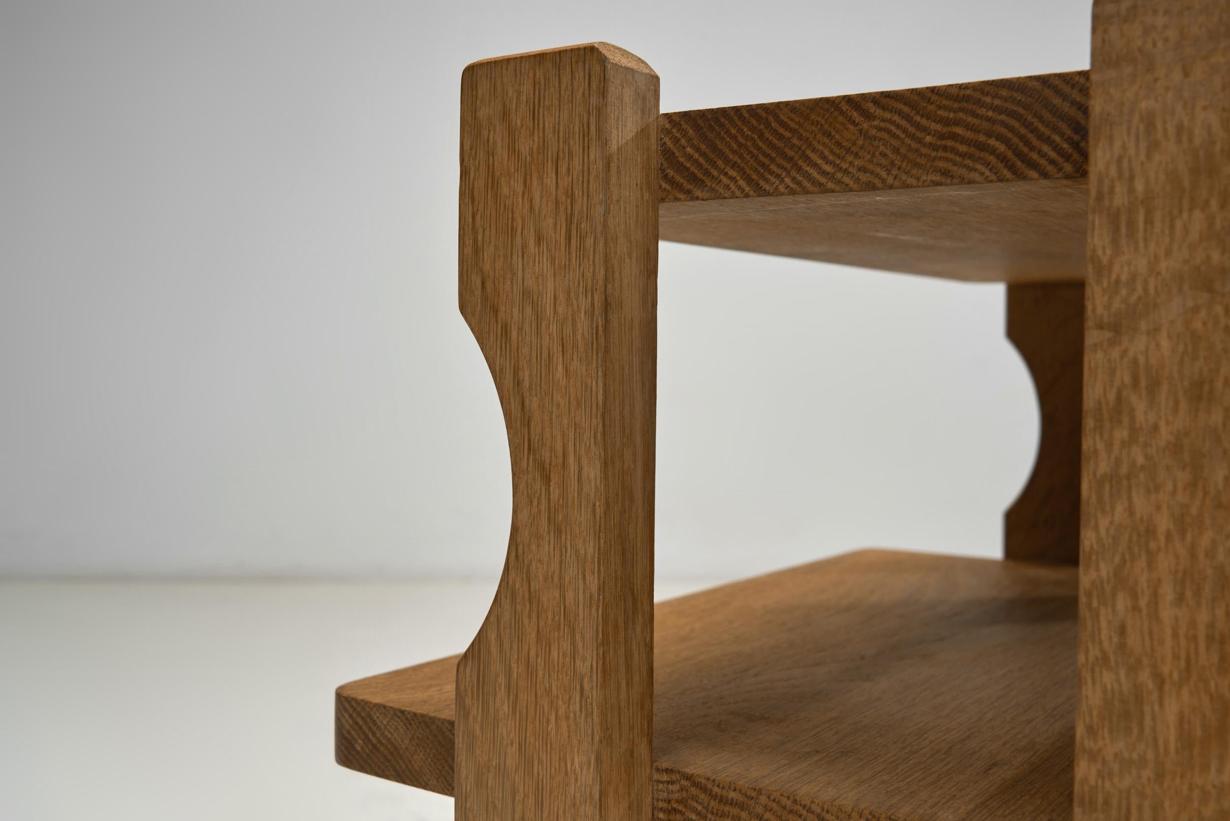 Paire de tables de chevet en Oak Guillerme et Chambron, France Milieu du 20ème siècle en vente 5