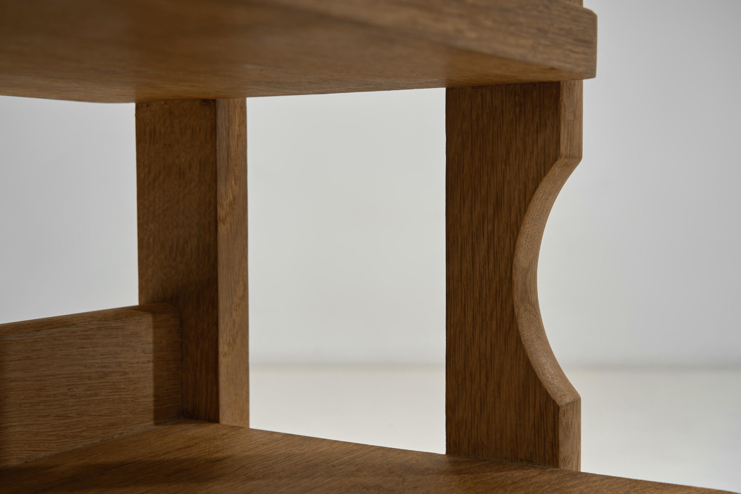 Paire de tables de chevet en Oak Guillerme et Chambron, France Milieu du 20ème siècle en vente 6