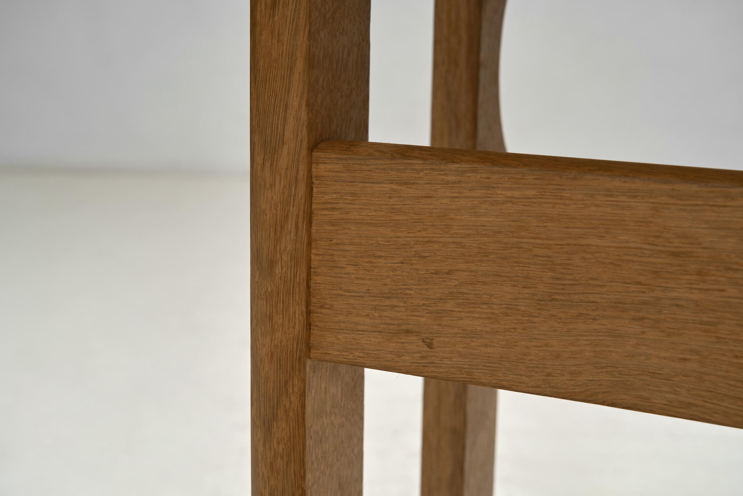 Paire de tables de chevet en Oak Guillerme et Chambron, France Milieu du 20ème siècle en vente 7