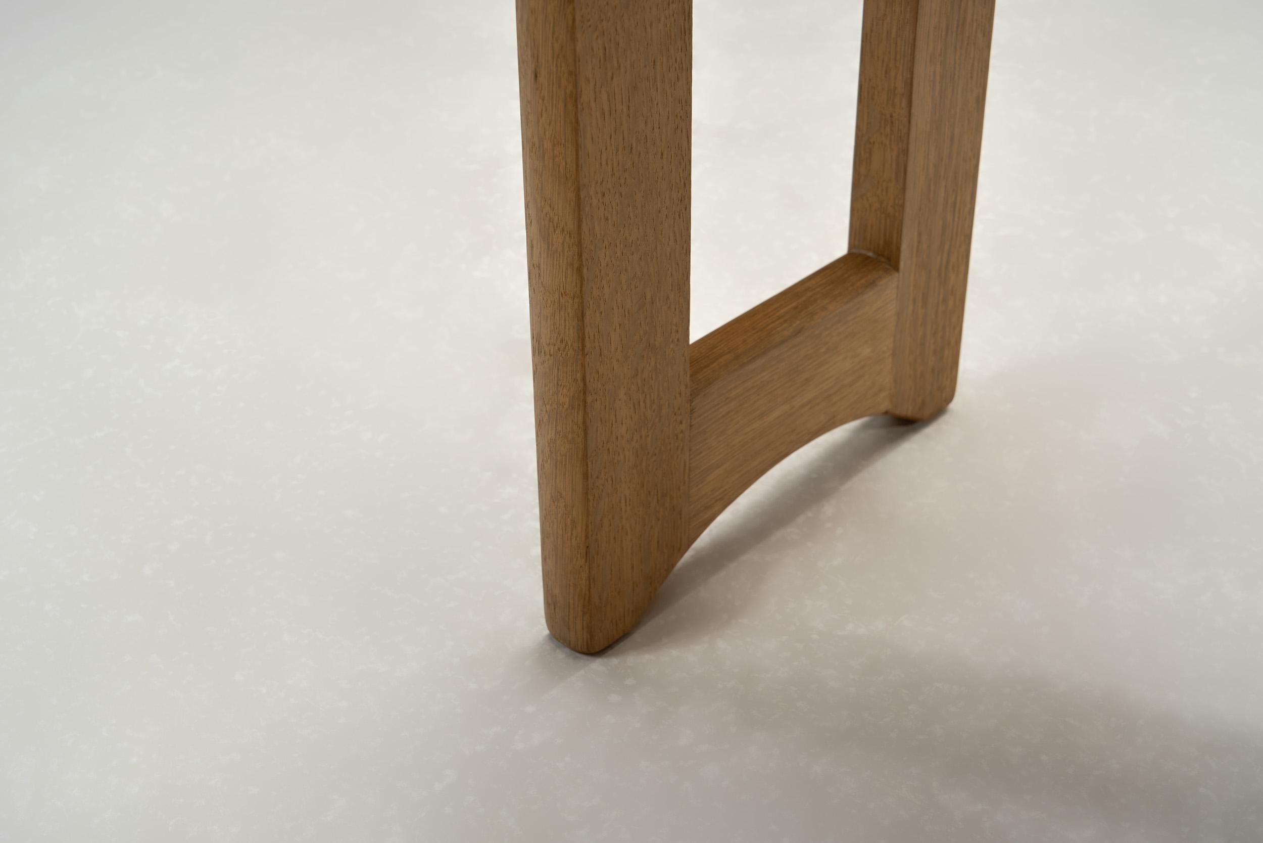 Paire de tables de chevet en Oak Guillerme et Chambron, France Milieu du 20ème siècle en vente 8