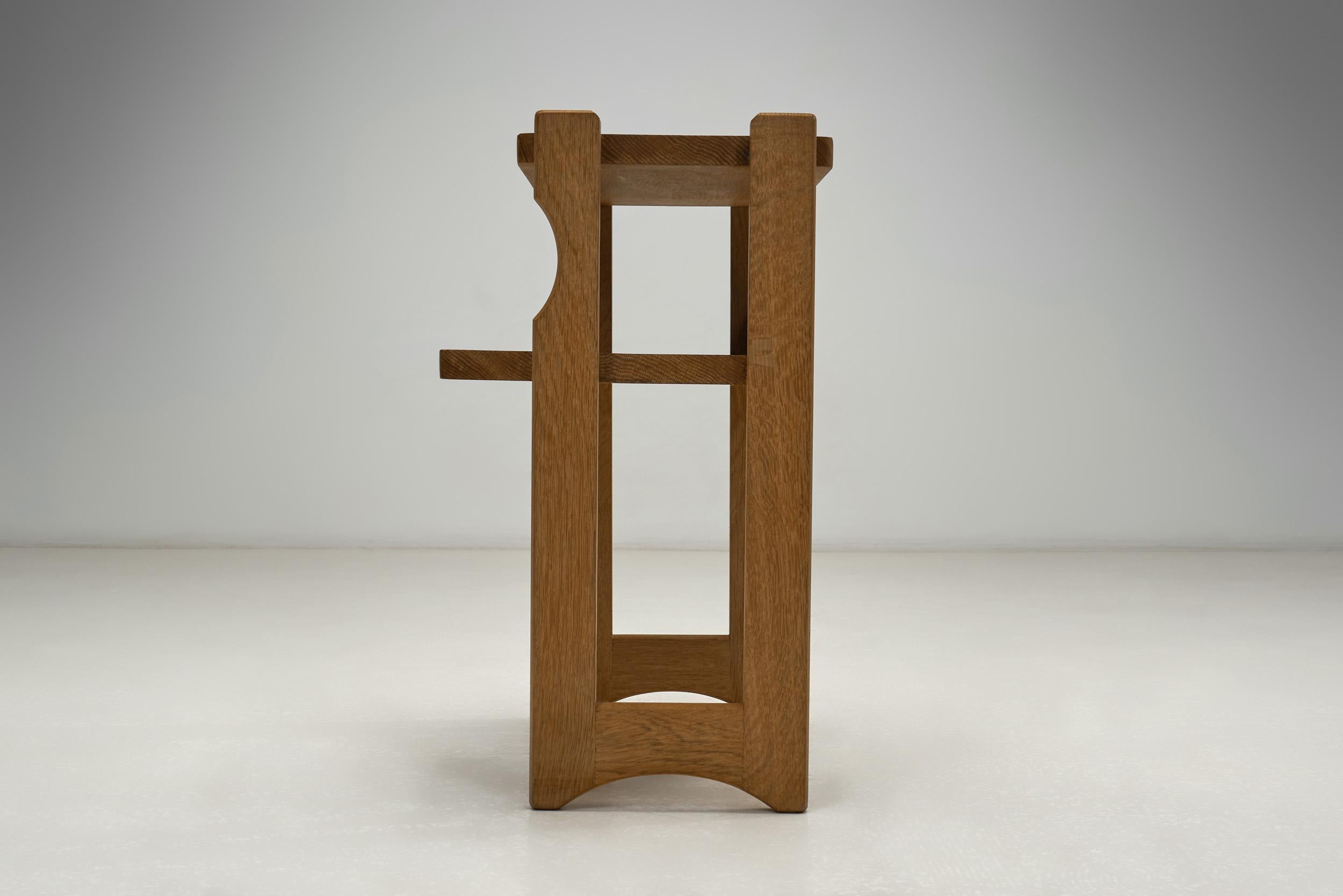 Paire de tables de chevet en Oak Guillerme et Chambron, France Milieu du 20ème siècle en vente 1