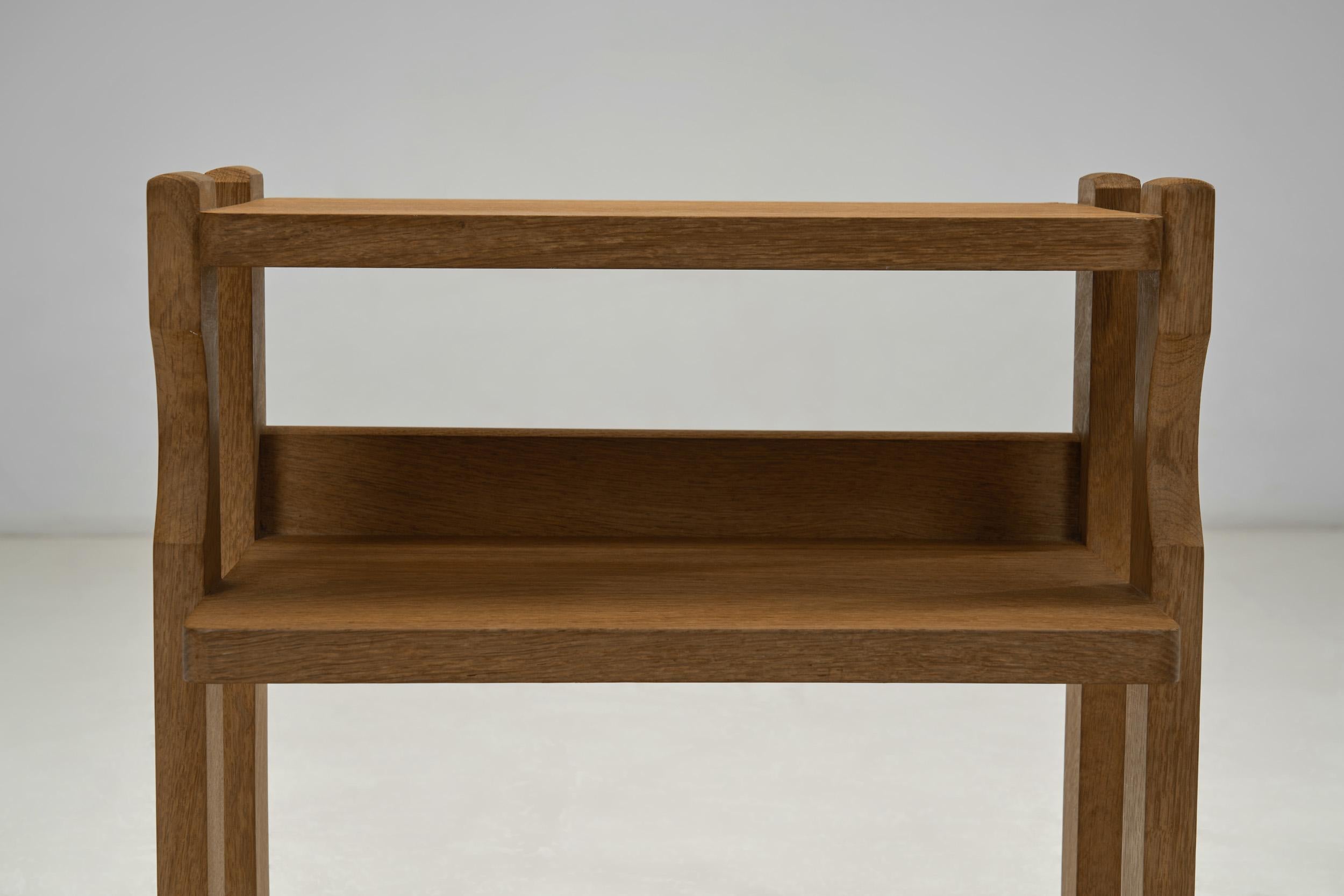 Paire de tables de chevet en Oak Guillerme et Chambron, France Milieu du 20ème siècle en vente 2