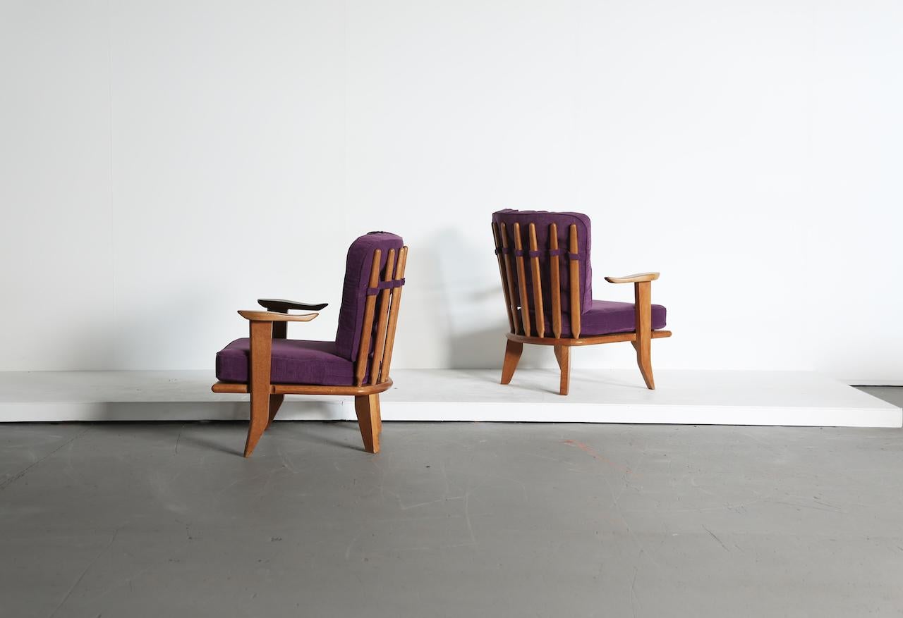 Pareja de tumbonas/sillones Guillerme et Chambron de roble, Francia, años 60. Edición Votre Maison. Buen estado con algunas restauraciones menores. Podemos retapizar los cojines en COM por un coste adicional.  Envío rápido a todo el mundo.


