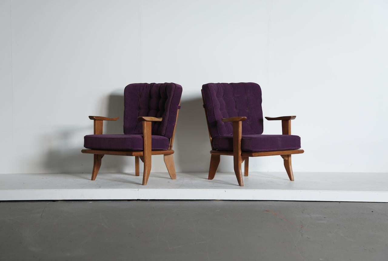 Pareja de sillones / butacas Guillerme et Chambron de roble, Francia, años 60 Tela en venta