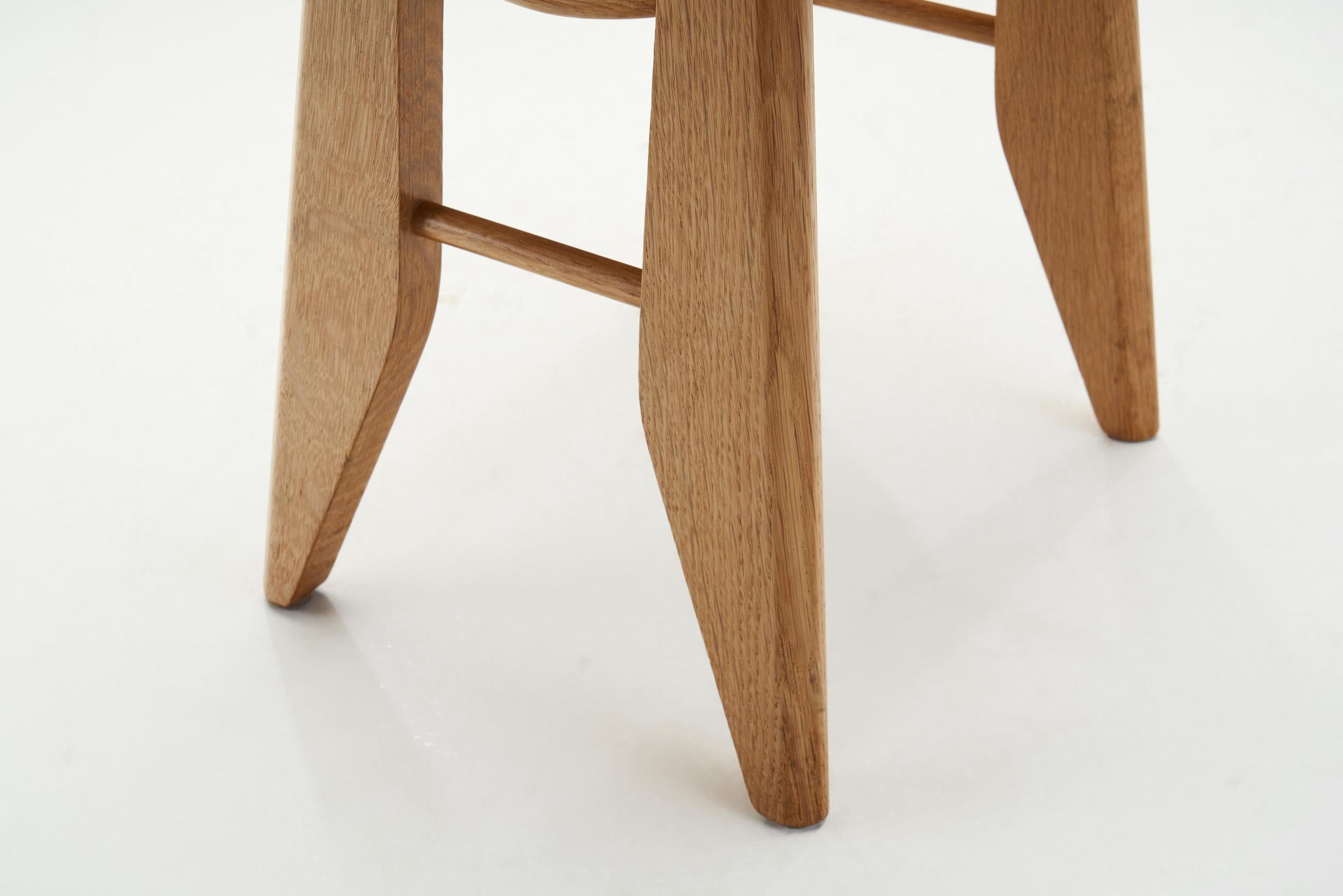 Paar Hocker aus Eichenholz „Thierry“ von Guillerme et Chambron für Votre Maison, Frankreich 1950 im Angebot 4