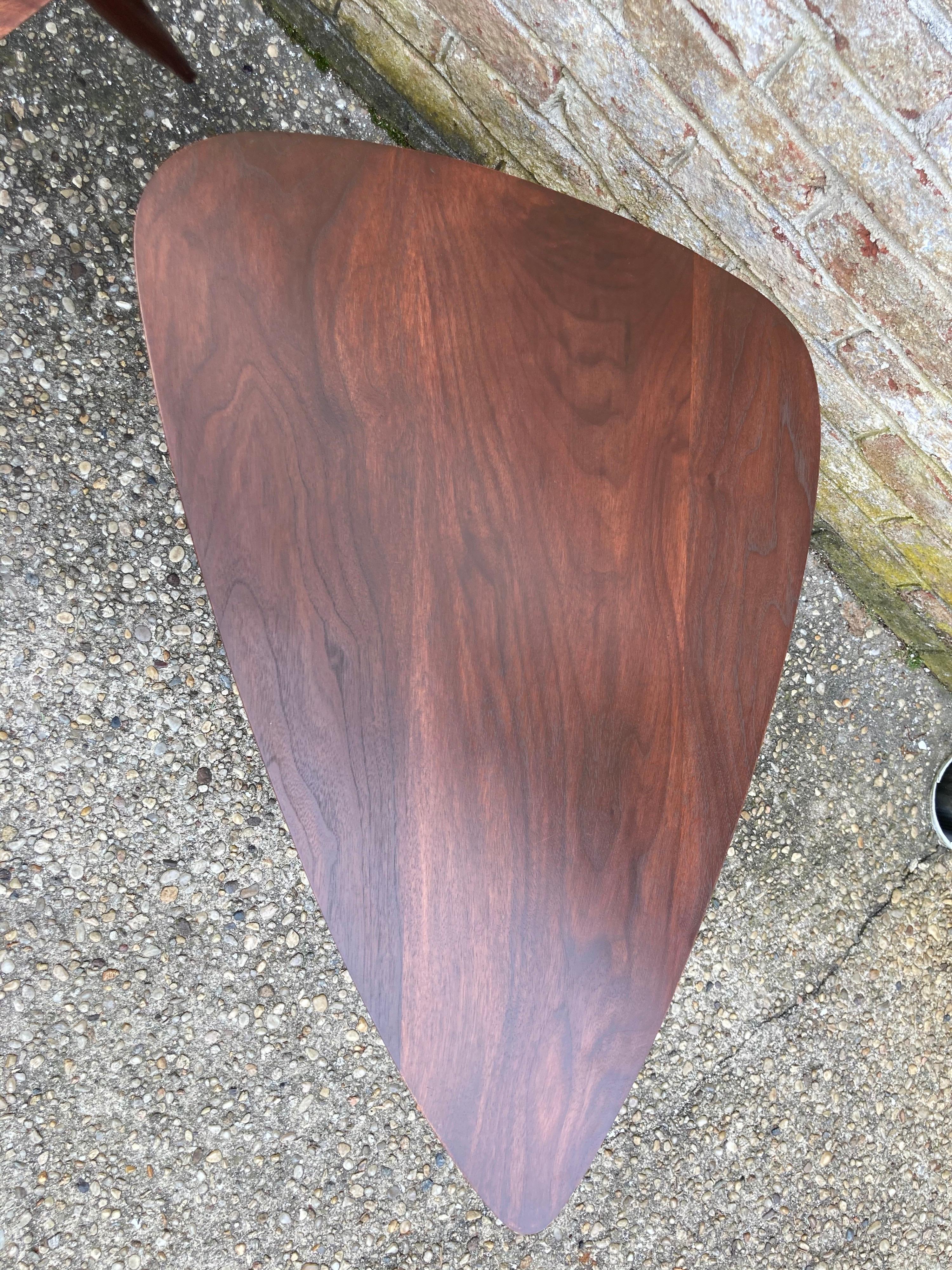 Pair of Guitar Pick Table in the Style of Phillip Powell In Good Condition In East Hampton, NY
