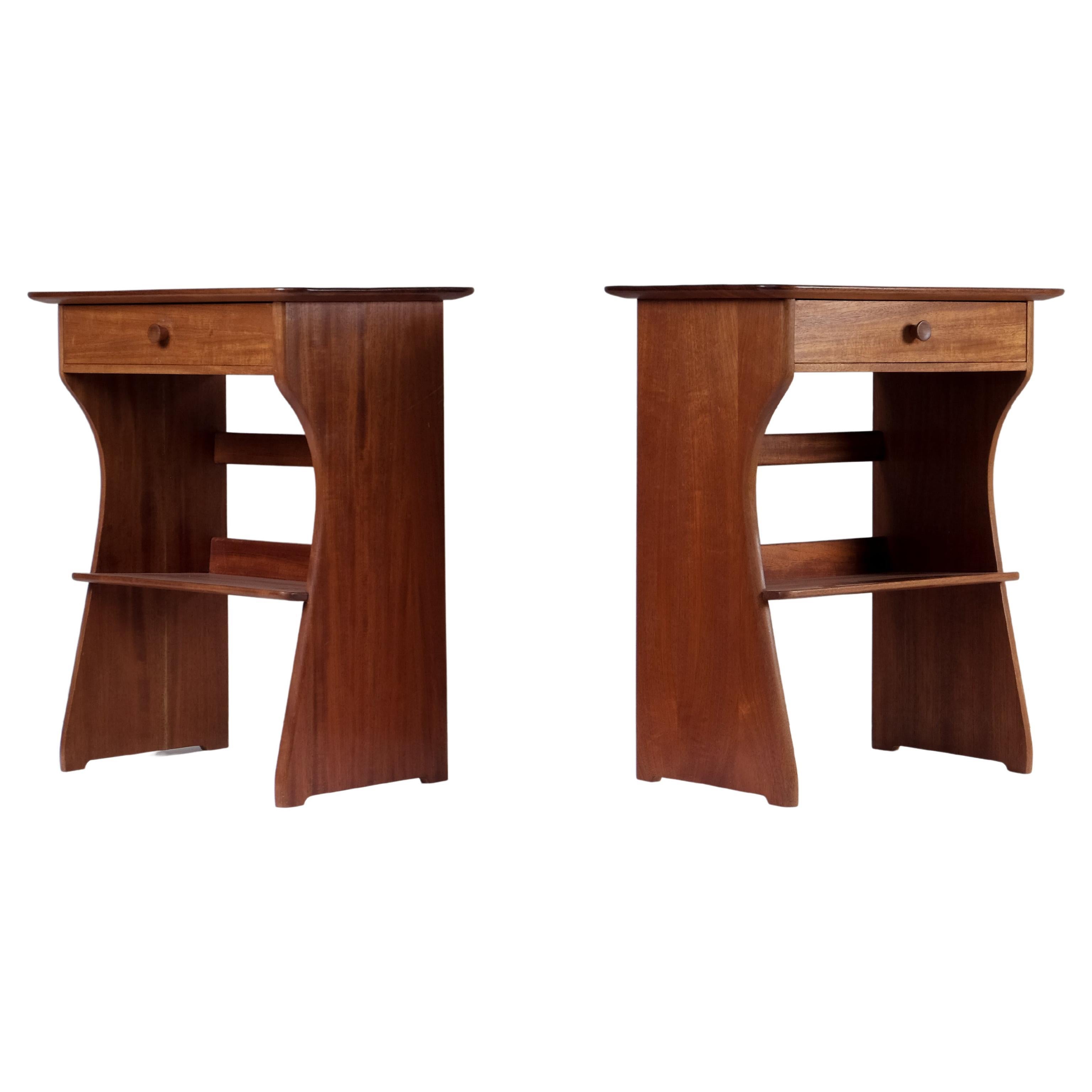 Pair of elegant bedside tables in pine, designed by Carl Malmsten, Sweden, 1950s. 
Excellent condition with small signs of usage and patina.
