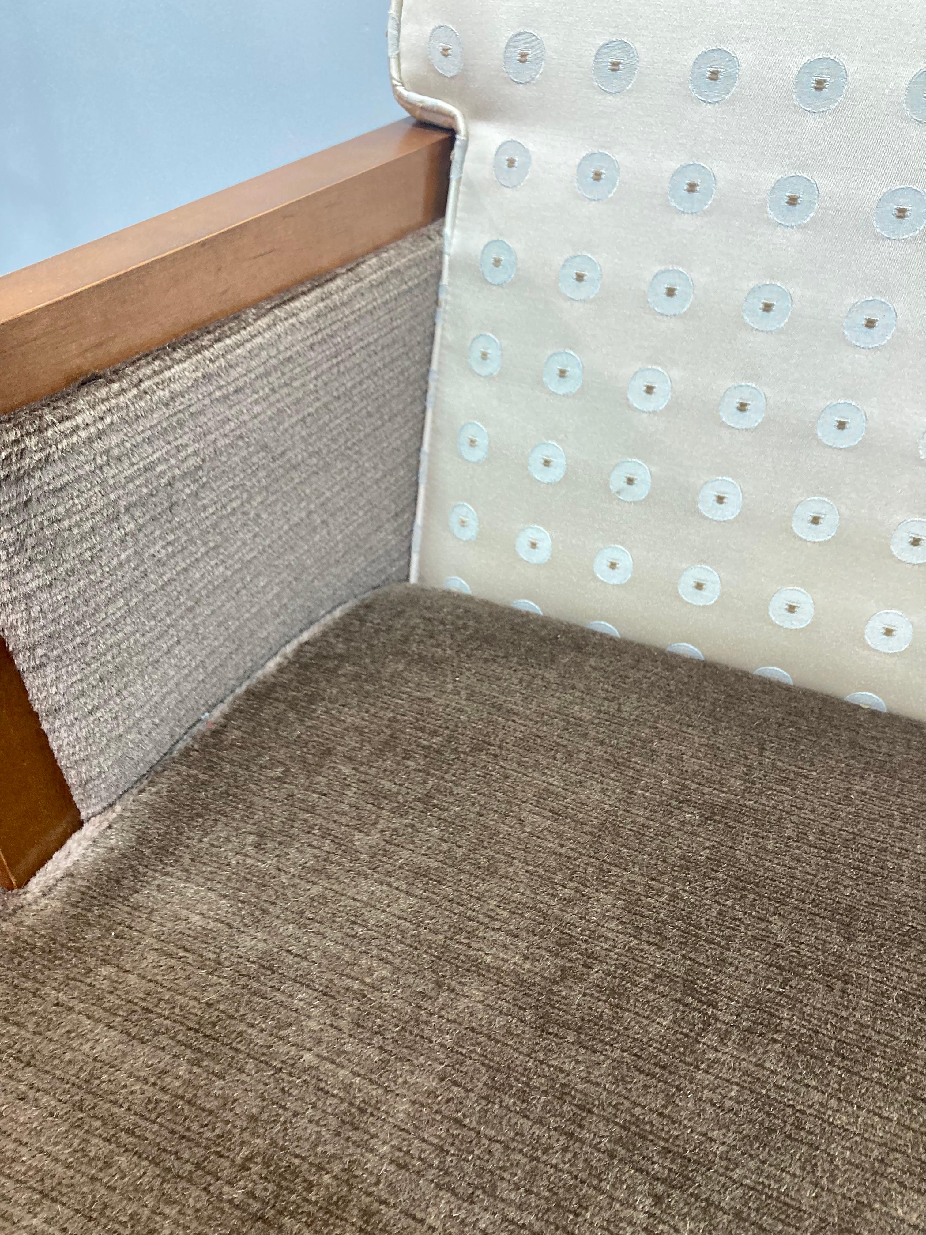 Pair of Gunlocke Co. Art Deco Style Armchairs (Mohairwolle) im Angebot