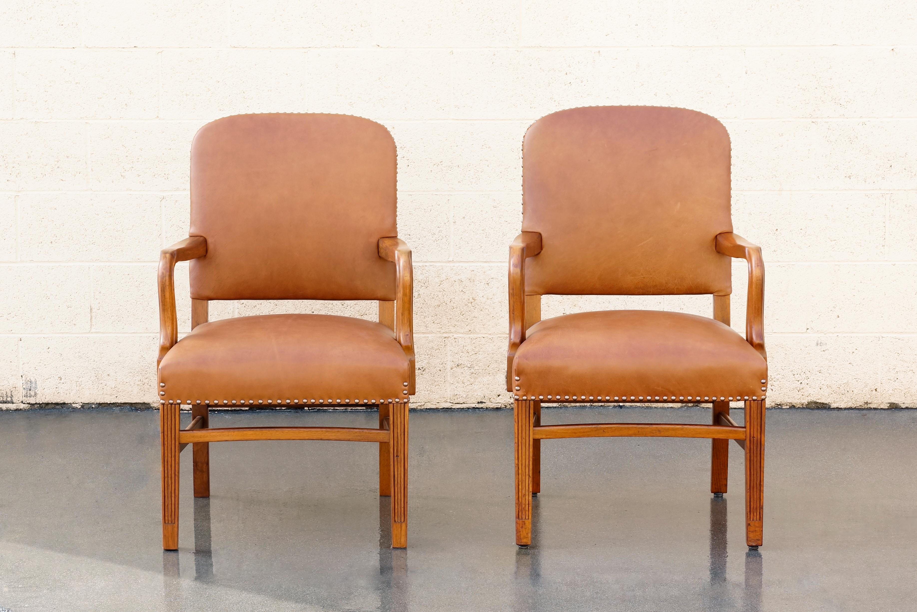 American Craftsman Pair of Gunlocke Leather and Oak Armchairs, 1948 For Sale