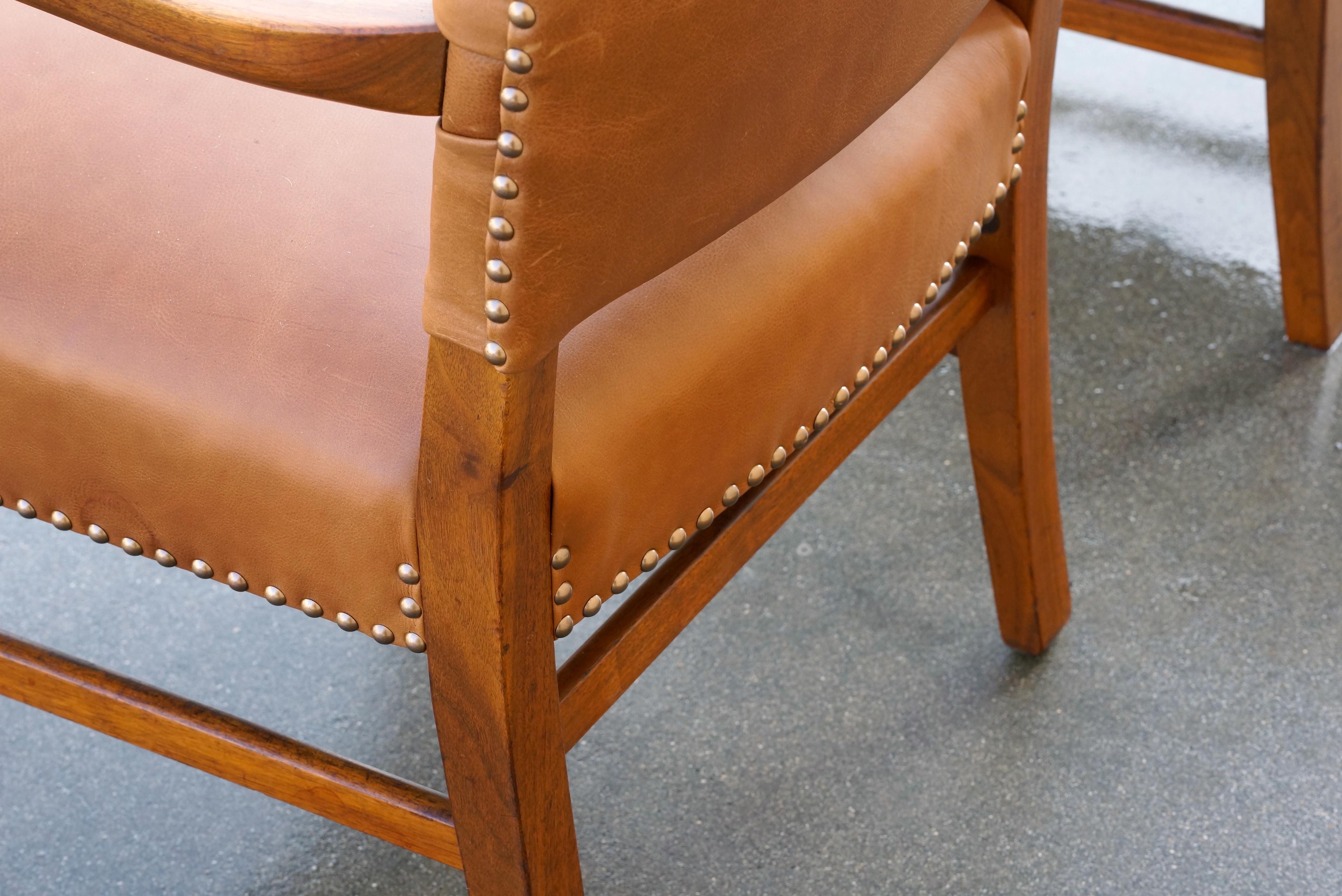Mid-20th Century Pair of Gunlocke Leather and Oak Armchairs, 1948 For Sale