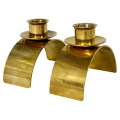 Pareja de candelabros de latón Gunnar Ander Valvet Skultuna Suecia Años 90