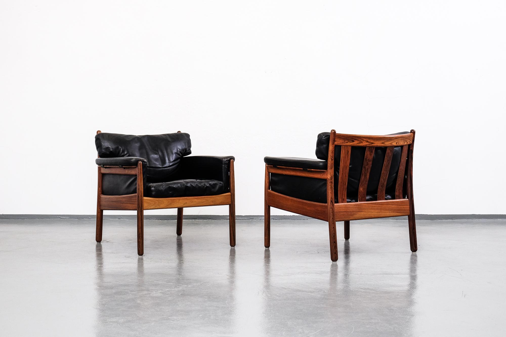 Pair of quality easy chairs designed by Swedish architect Gunnar Myrstrand (1925-1997) for Källemo, 1960s. Black leather and rosewood frame.