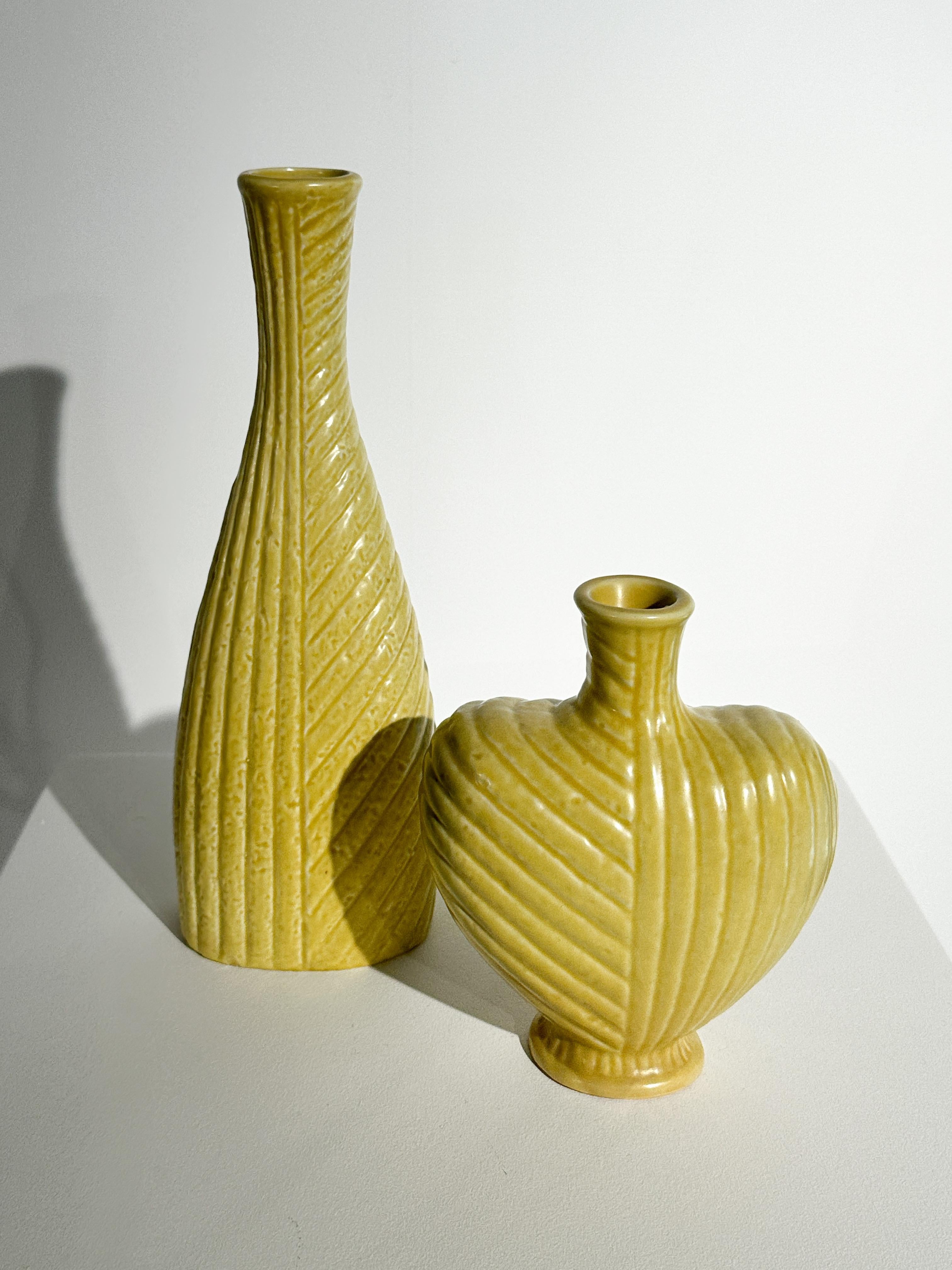 Pareja de jarrones Gunnar Nylund Chamotte Amarillo Rörstrand Suecia Años 60 Hecho a mano en venta