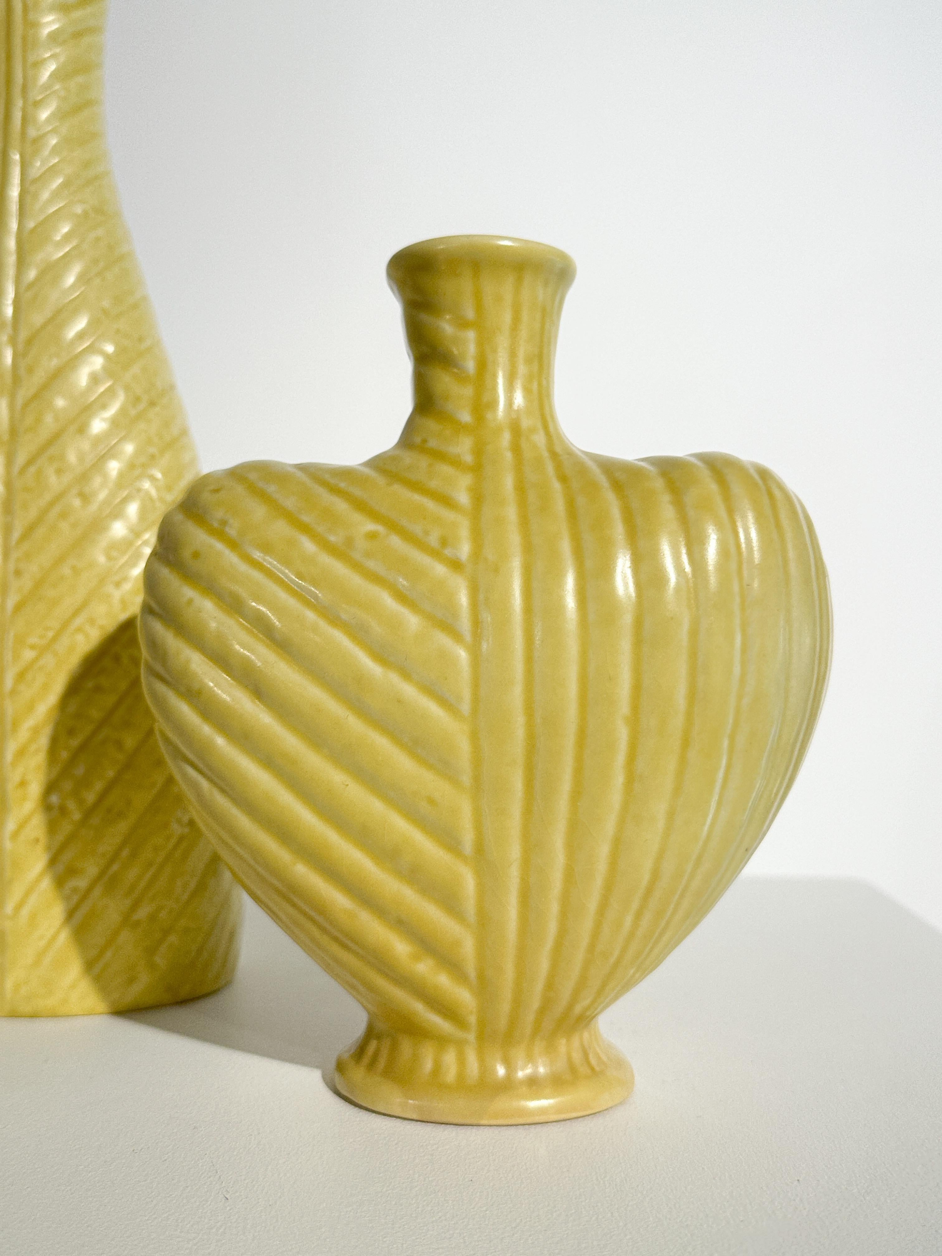 Pareja de jarrones Gunnar Nylund Chamotte Amarillo Rörstrand Suecia Años 60 en Bueno estado para la venta en Basel, BS