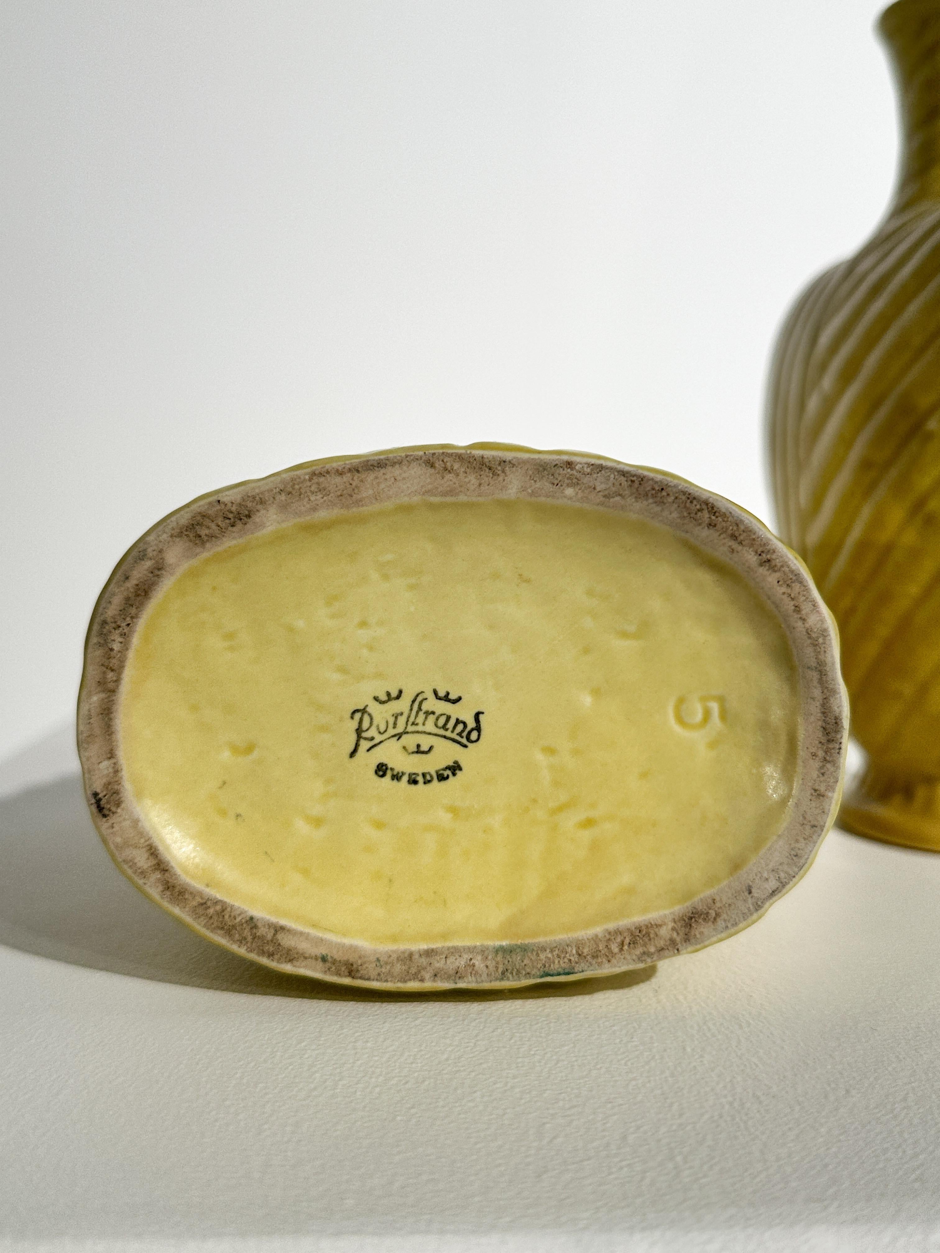 Pareja de jarrones Gunnar Nylund Chamotte Amarillo Rörstrand Suecia Años 60 en venta 1