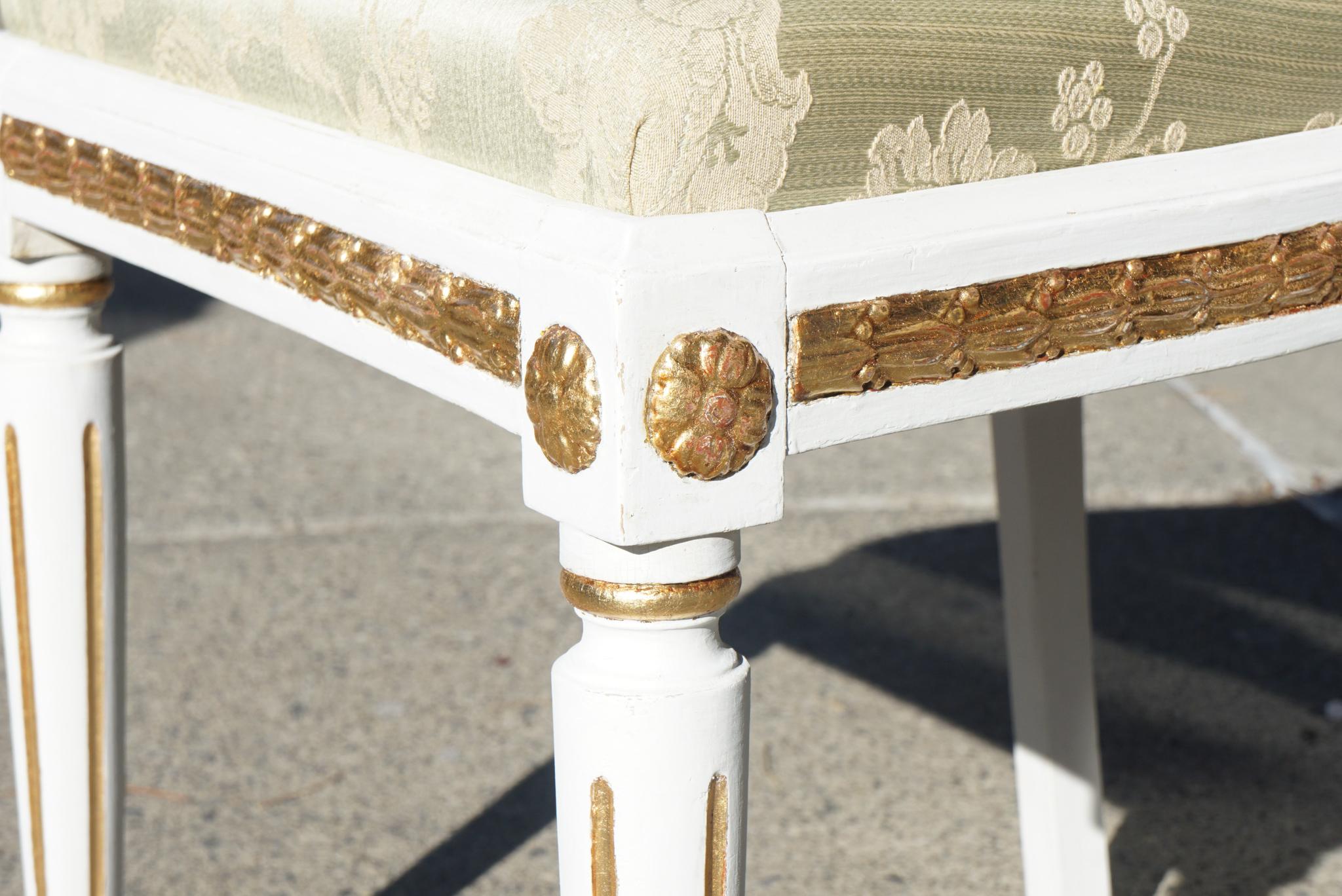Pair of Gustavian 18th Century Swedish Painted and Gilded Side Chairs For Sale 2