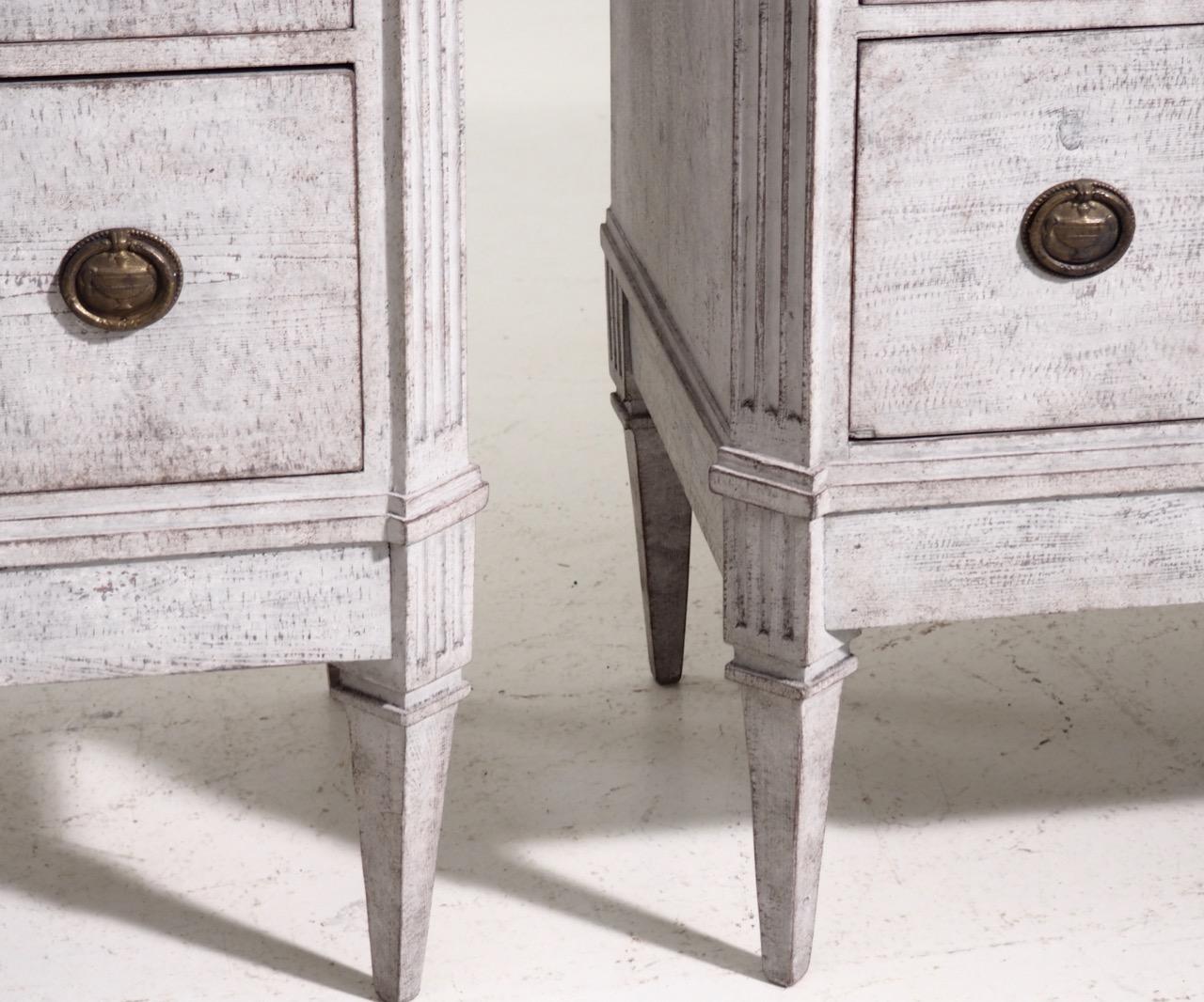 Pair of Gustavian Break-Front Chests, 19th Century In Good Condition In Aalsgaarde, DK