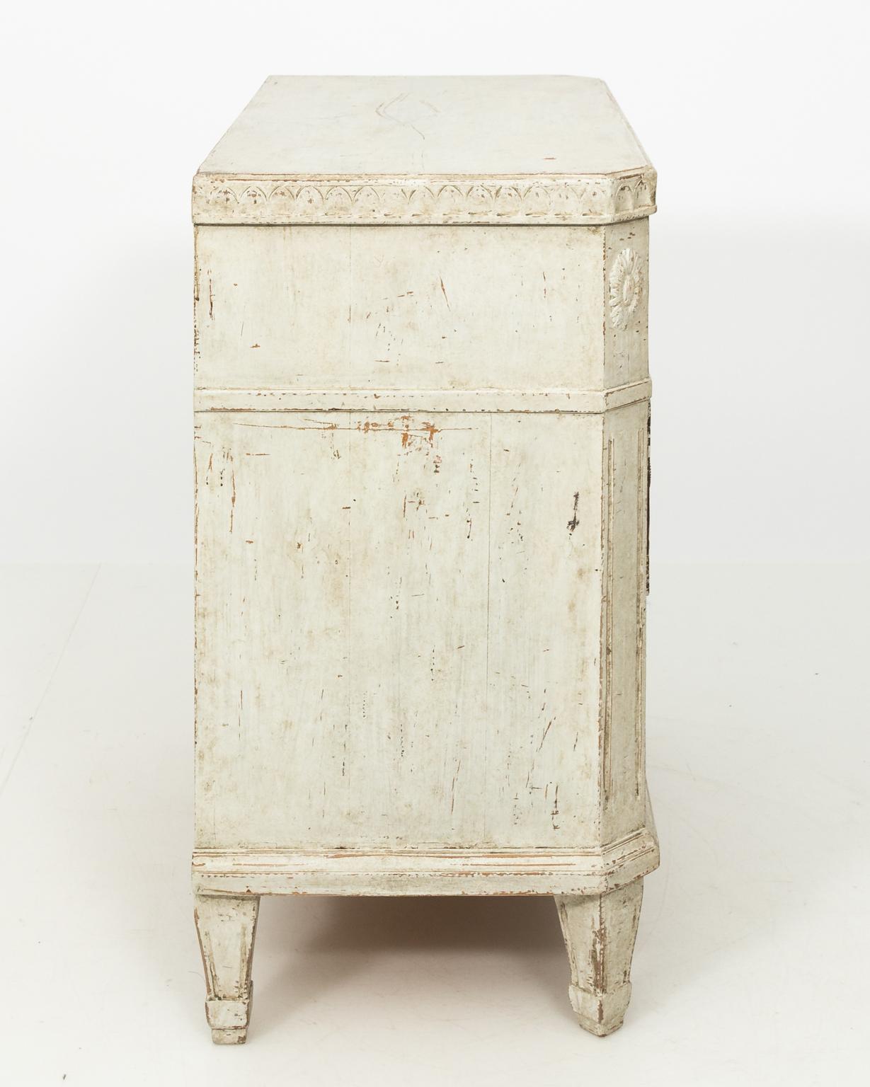 Pair of Gustavian Commodes 1