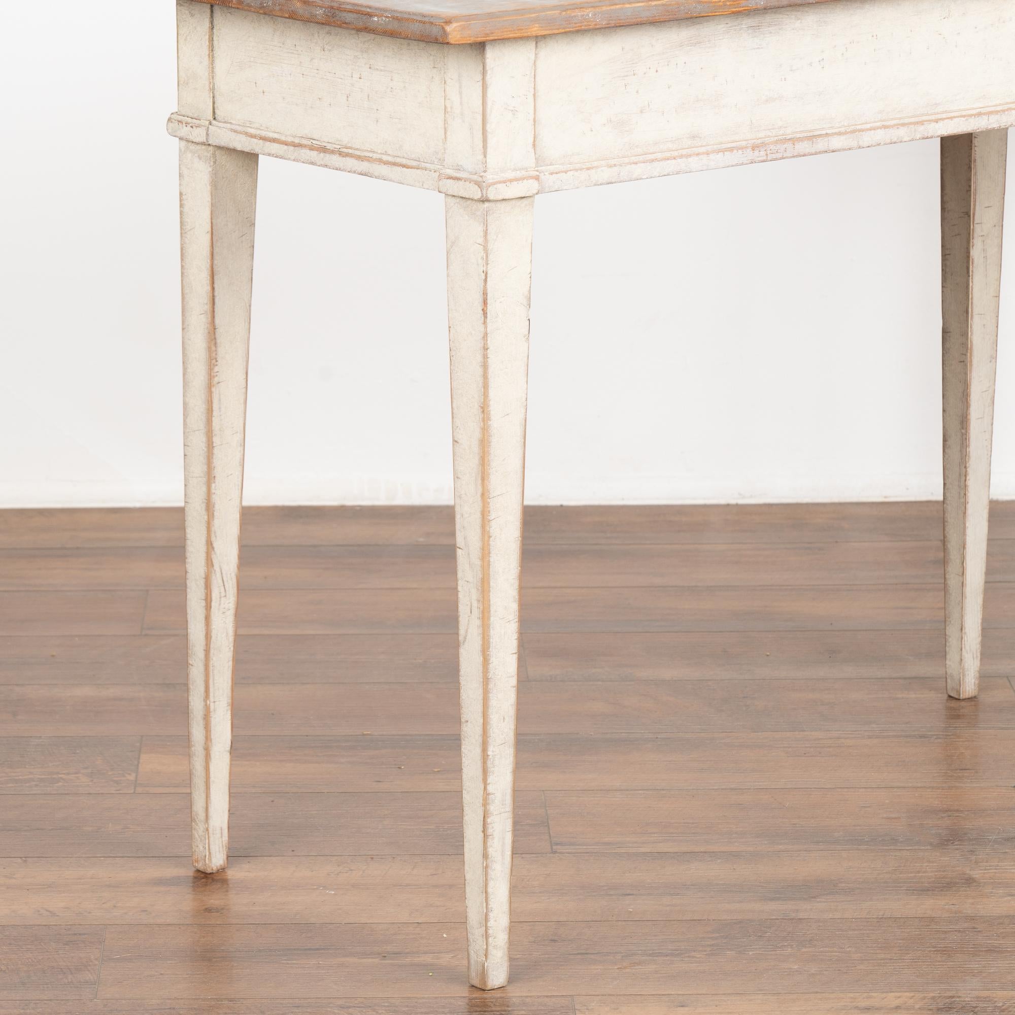 Pair of Gustavian Gray Painted Pine Side Tables, Sweden circa 1890 For Sale 1