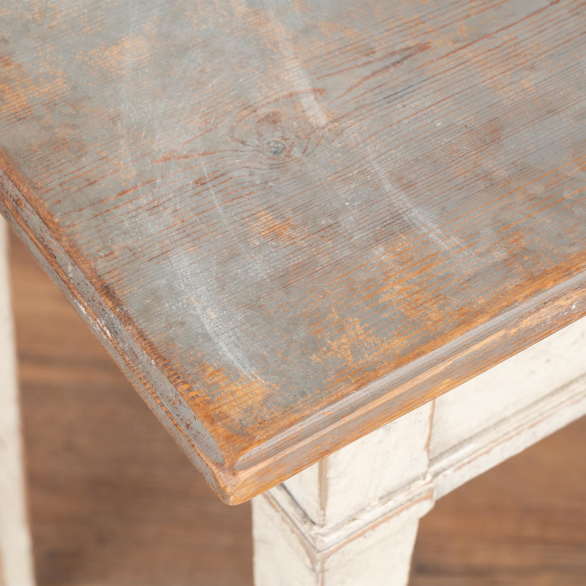 Pair of Gustavian Gray Painted Pine Side Tables, Sweden circa 1890 For Sale 4