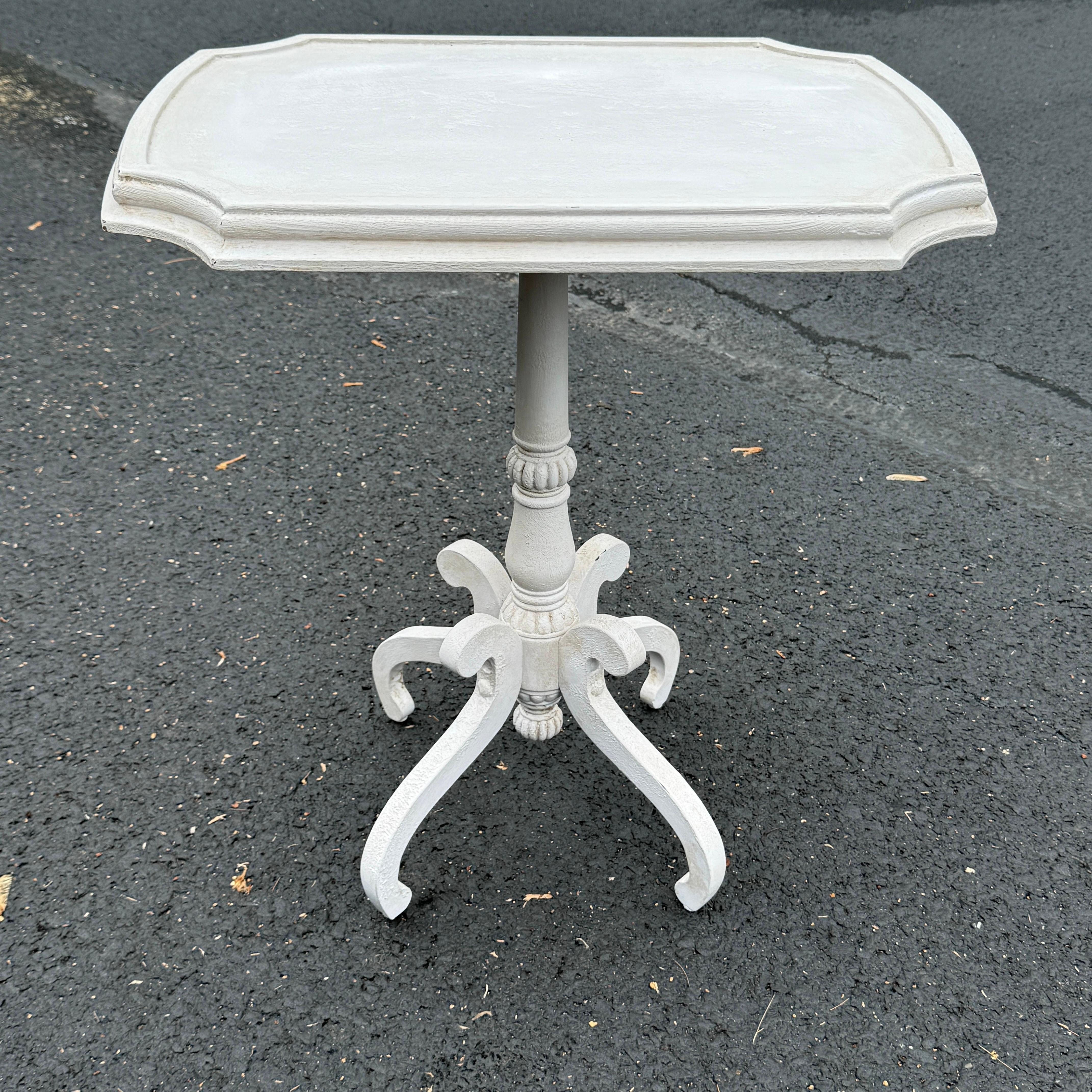 European Pair of Painted Side End Tables Bedside For Sale