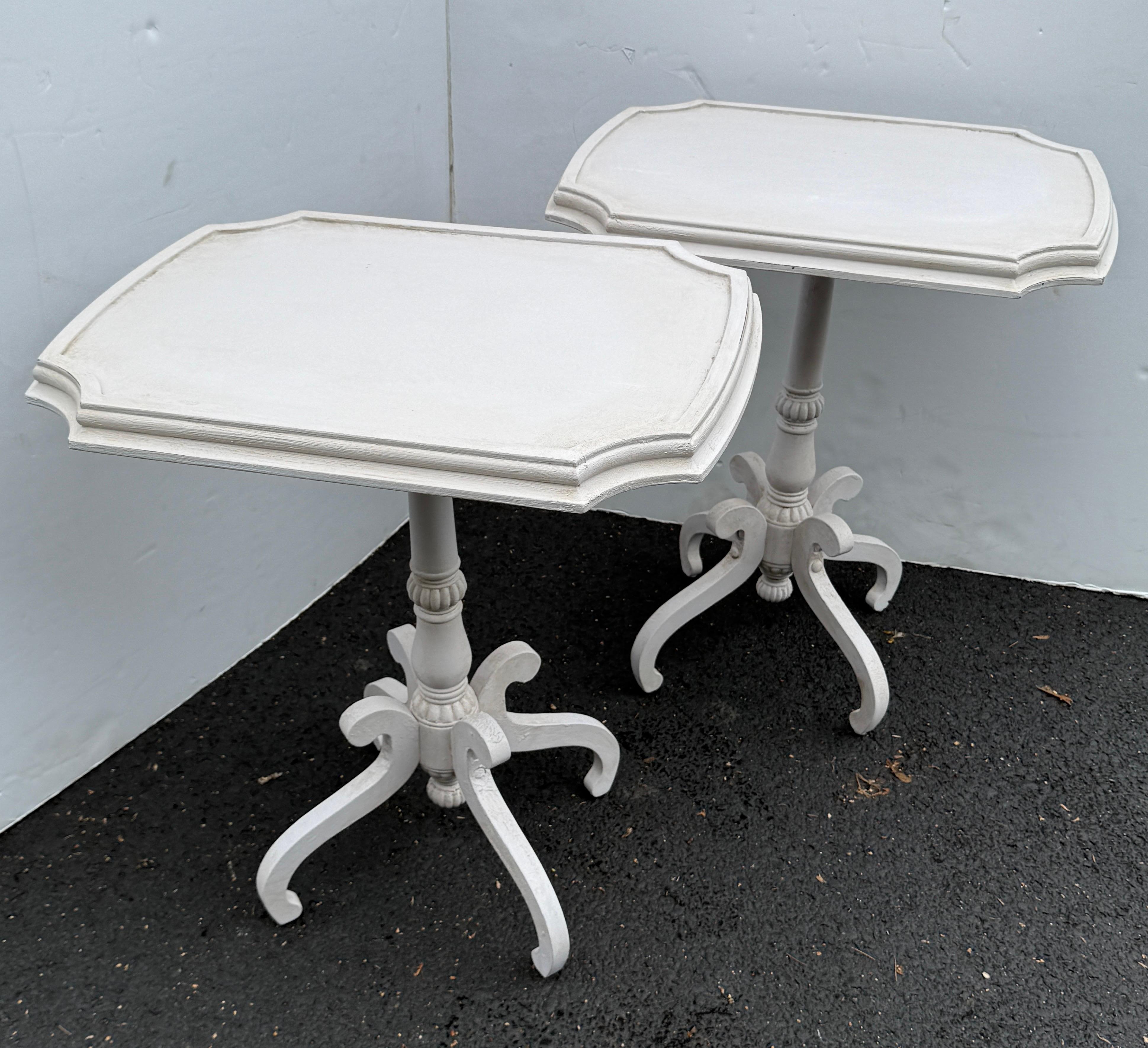 Pair of Painted Side End Tables Bedside In Good Condition For Sale In Haddonfield, NJ