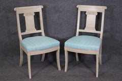 Paire de chaises d'appoint de style gustavien ou suédois peintes en gris, vers 1940