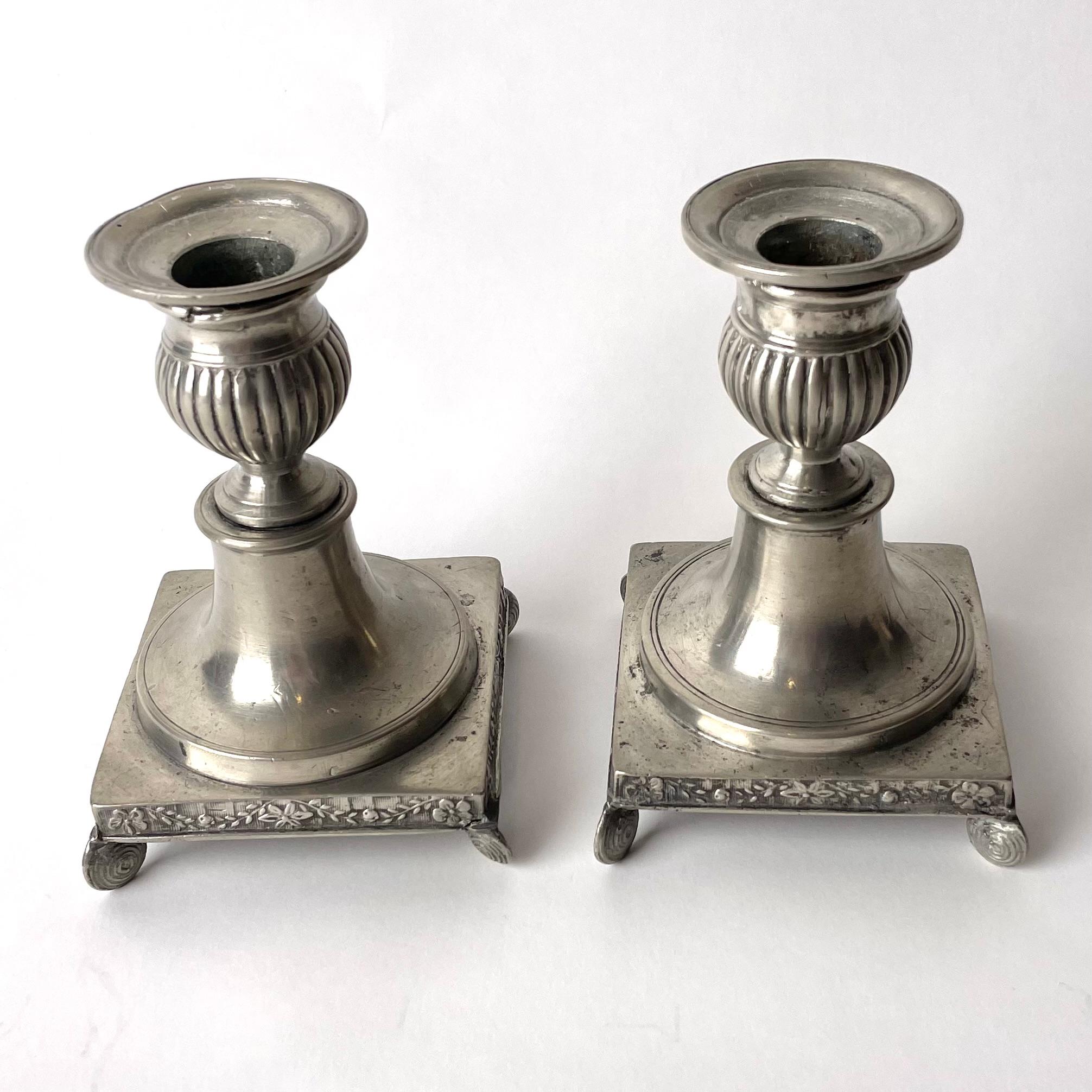 Pair of Gustavian Pewter Candlesticks from the late 18th or early 19th Century In Good Condition For Sale In Knivsta, SE