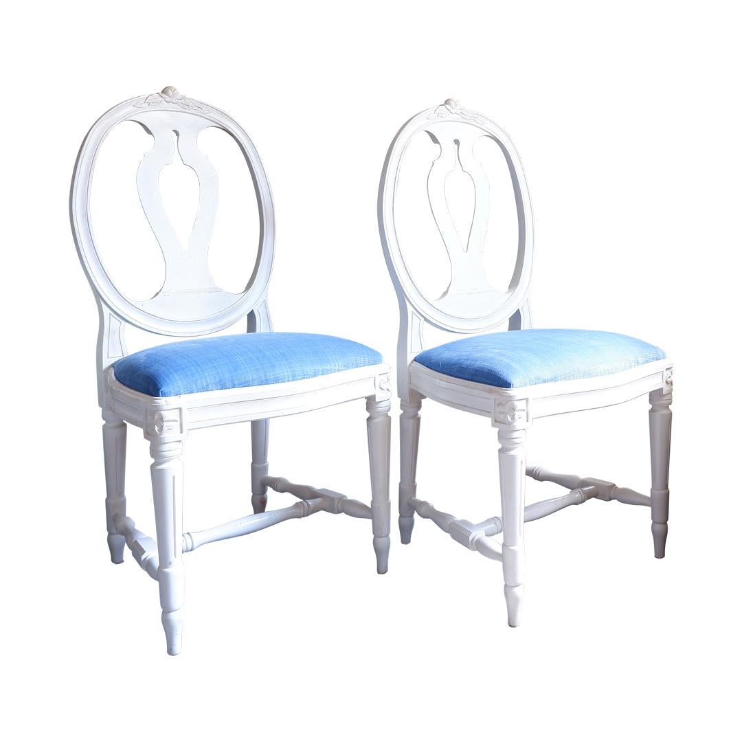 Pair of Gustavian Single Rose Carved Chairs with Carved Detailing In Good Condition For Sale In Crowthorne, Surrey