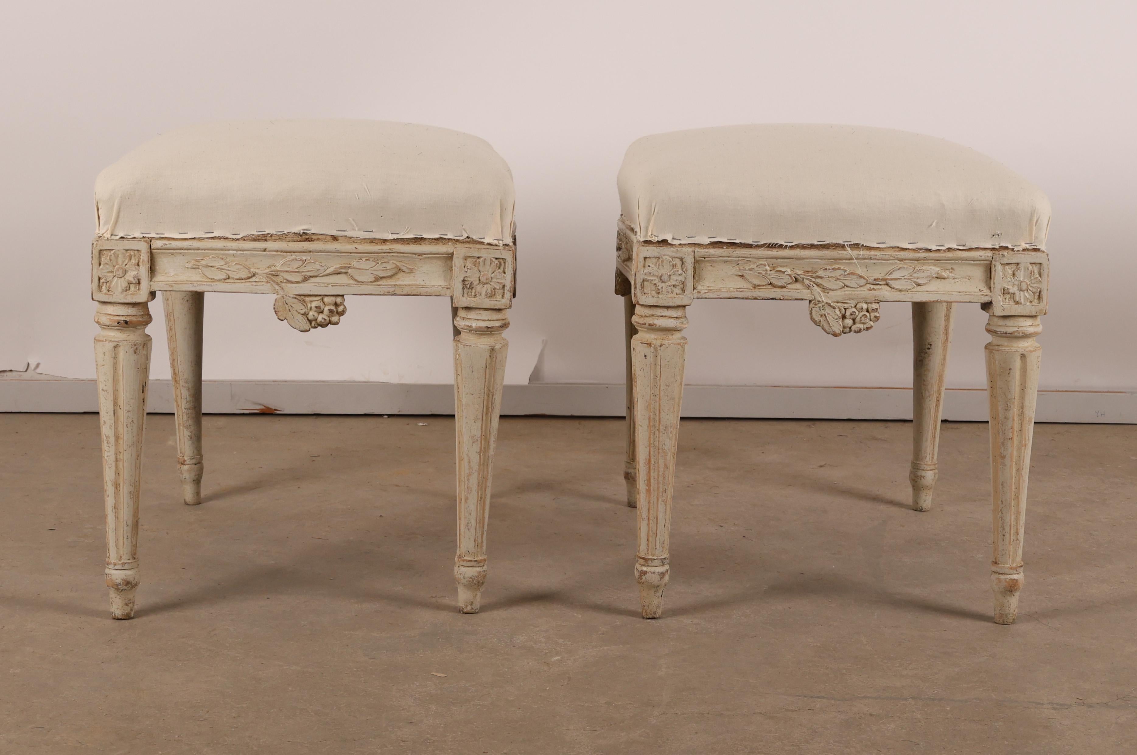 Pareja de taburetes Gustavianos siglo XVIII y antes en venta