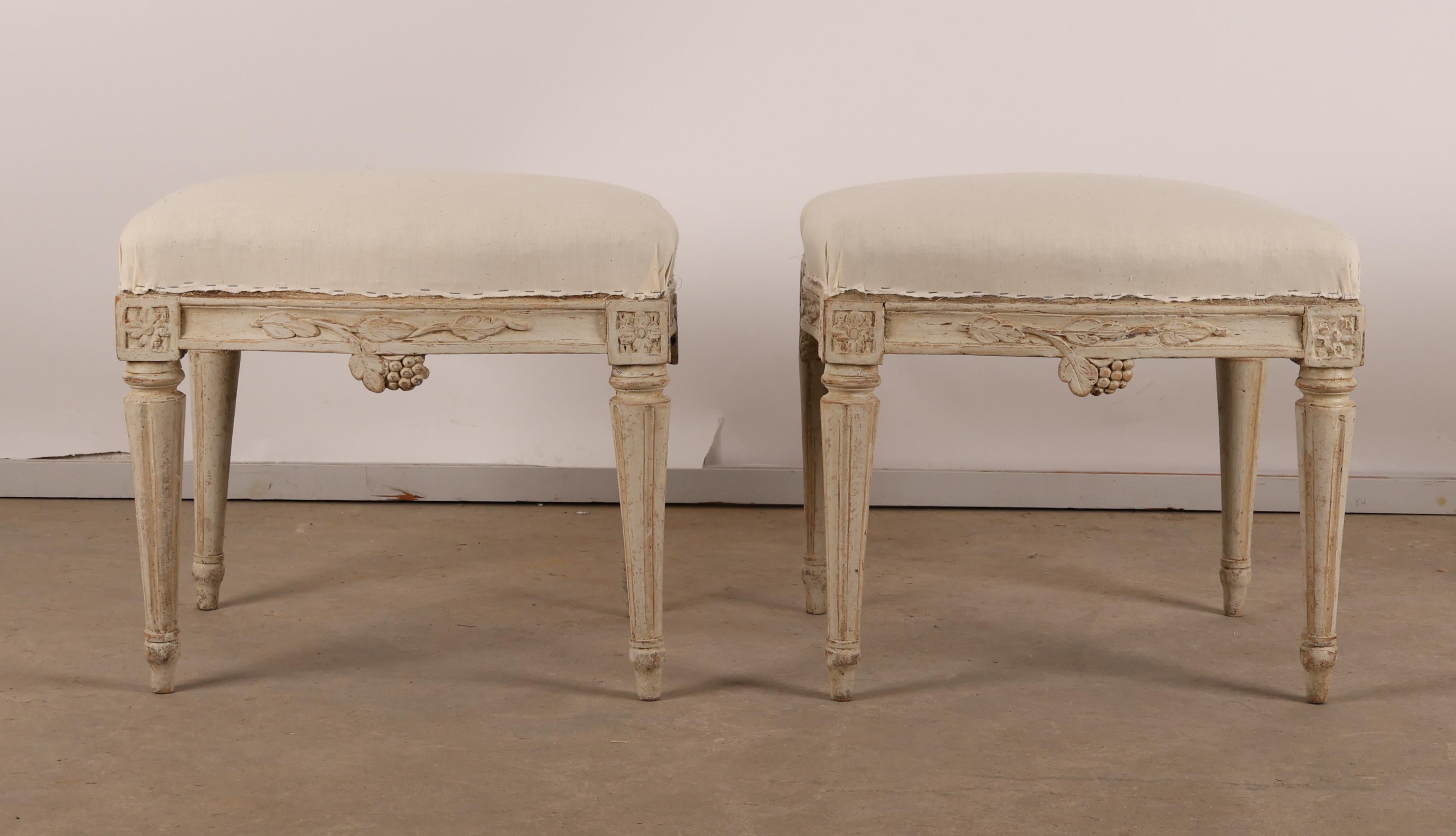 Pareja de taburetes Gustavianos en venta 1