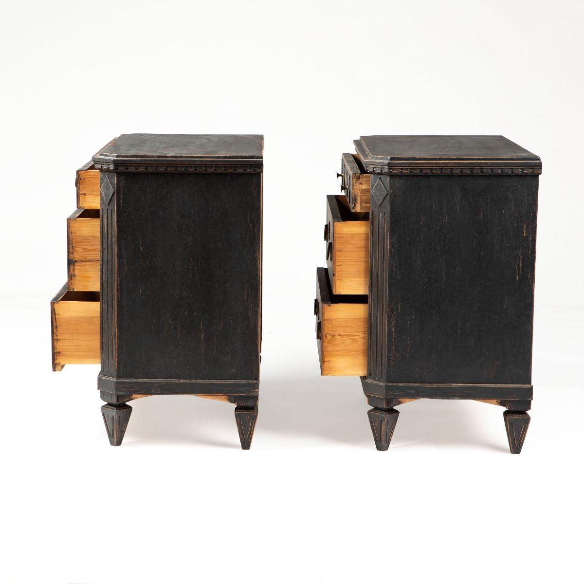 Pair of Gustavian Style Black Painted Commodes, Sweden In Good Condition For Sale In Kastrup, DK