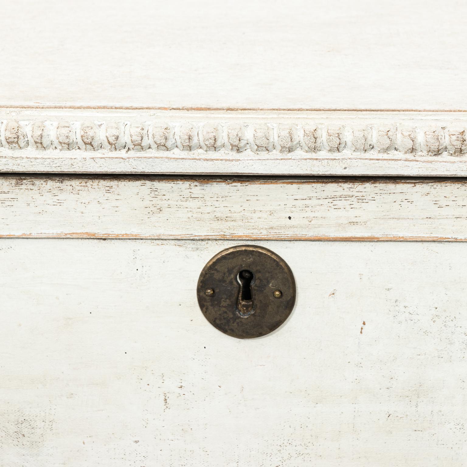 Metal Pair of Gustavian Style Chest of Drawers For Sale