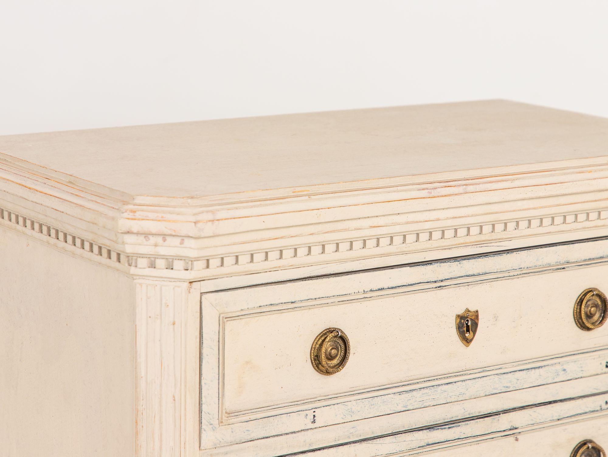 Pair of Gustavian Style Chests of Drawers, Early 20th C. For Sale 4