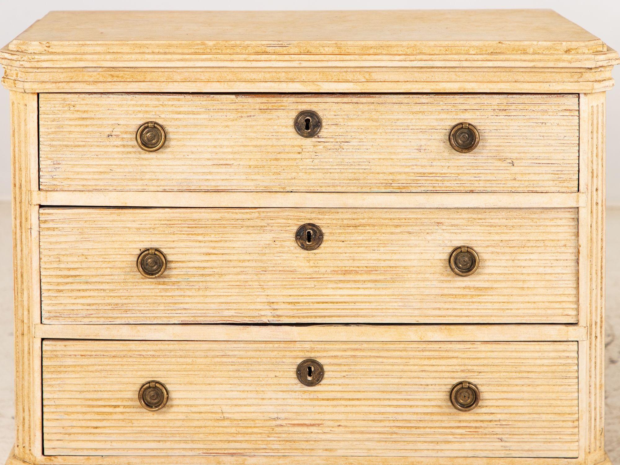 Pair of Gustavian Style Chests of Drawers, Early 20th C. For Sale 4