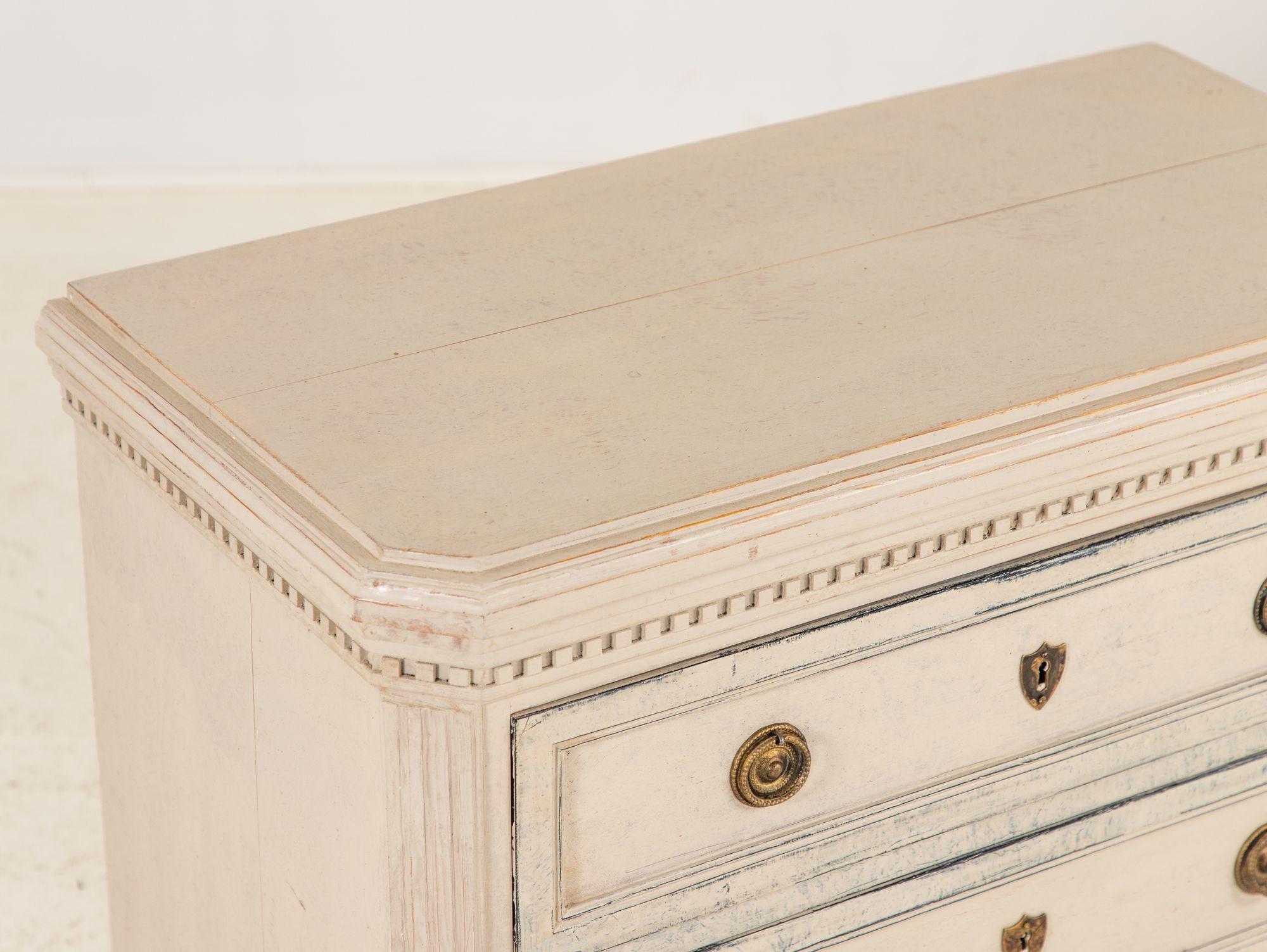 Pair of Gustavian Style Chests of Drawers, Early 20th C. For Sale 9