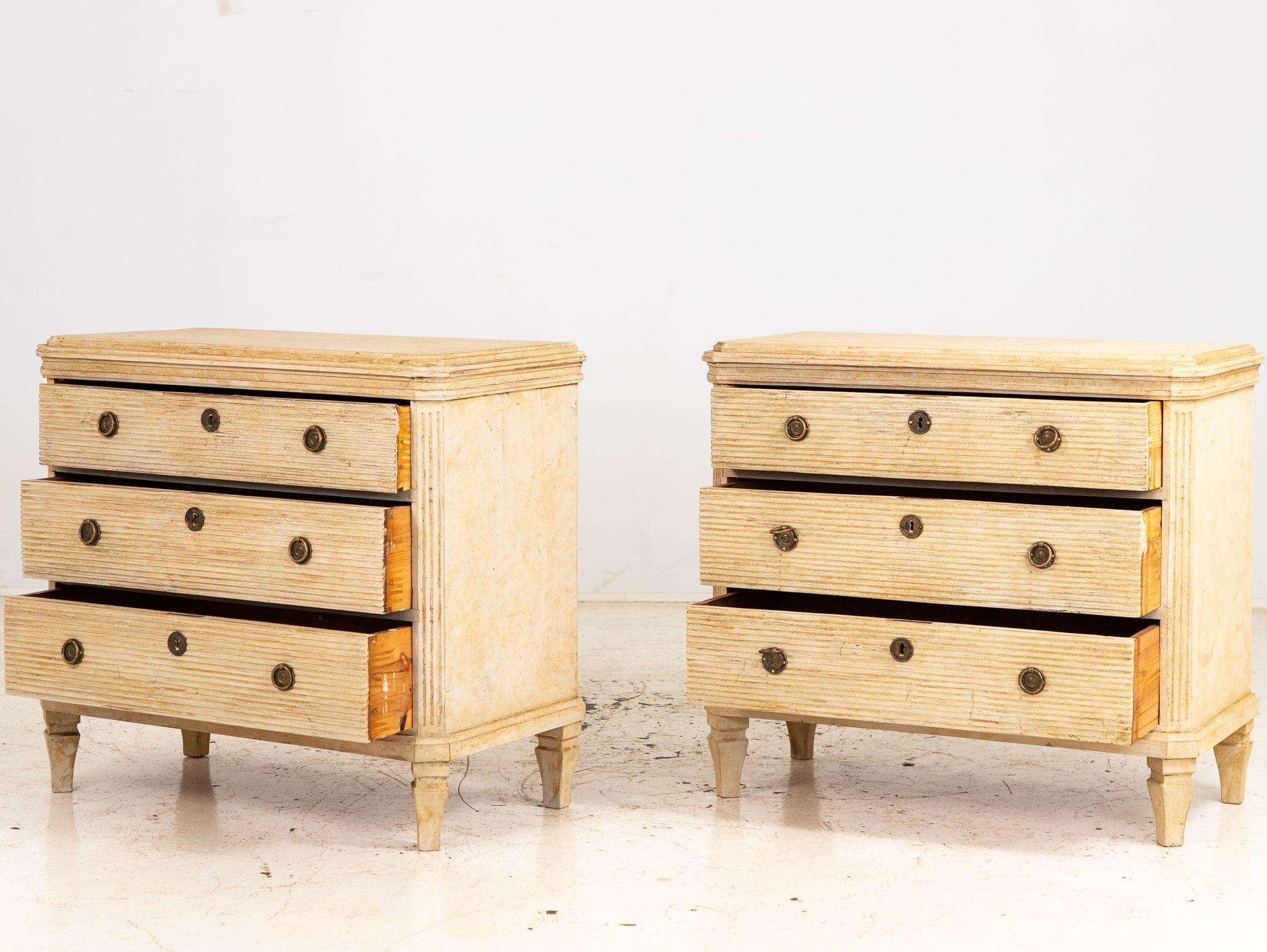 Swedish Pair of Gustavian Style Chests of Drawers, Early 20th C. For Sale