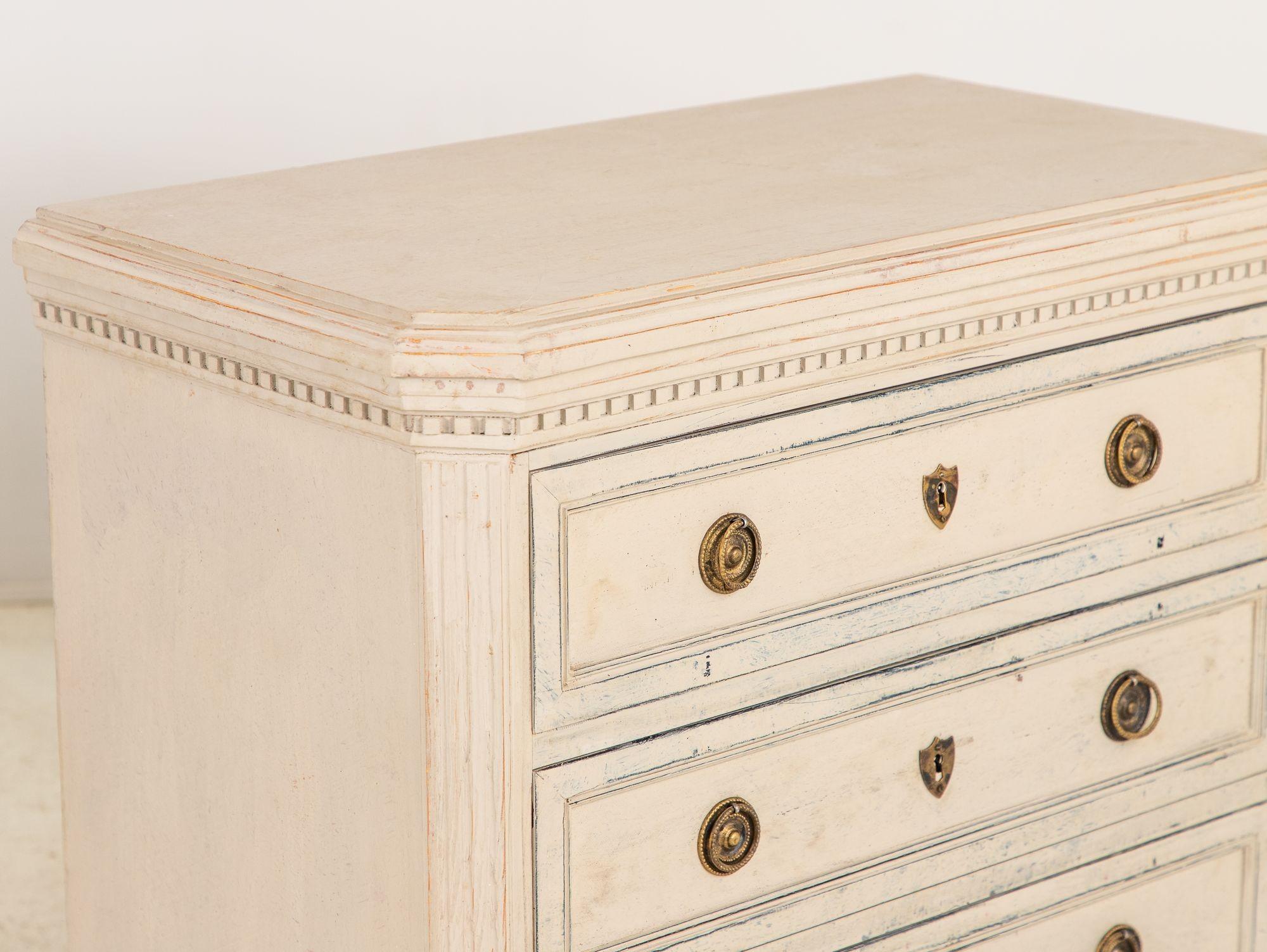 Pair of Gustavian Style Chests of Drawers, Early 20th C. For Sale 1