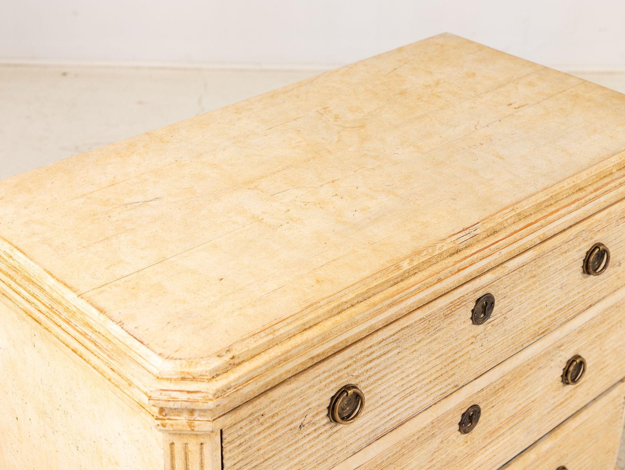 Pair of Gustavian Style Chests of Drawers, Early 20th C. For Sale 1