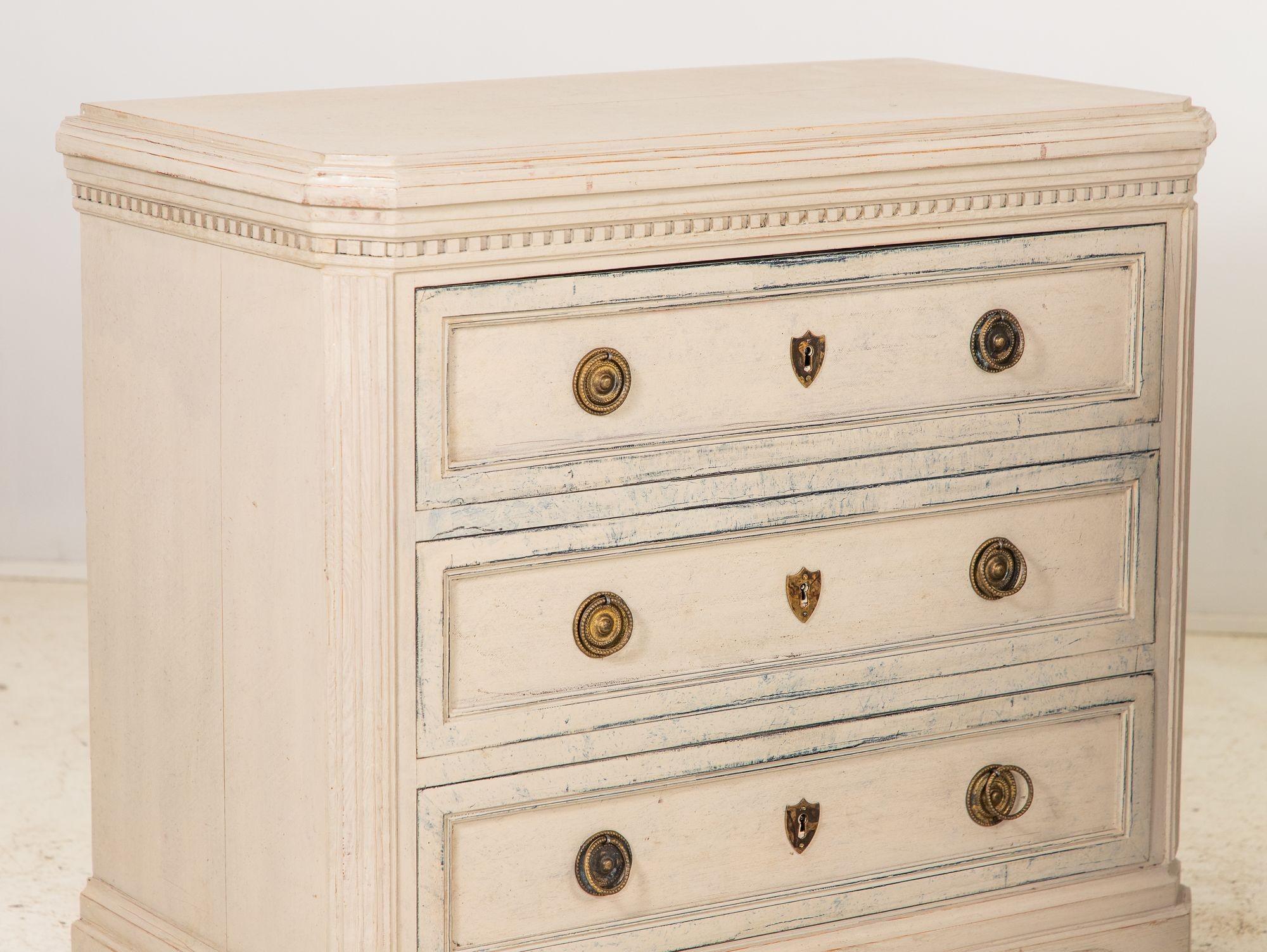 Pair of Gustavian Style Chests of Drawers, Early 20th C. For Sale 2