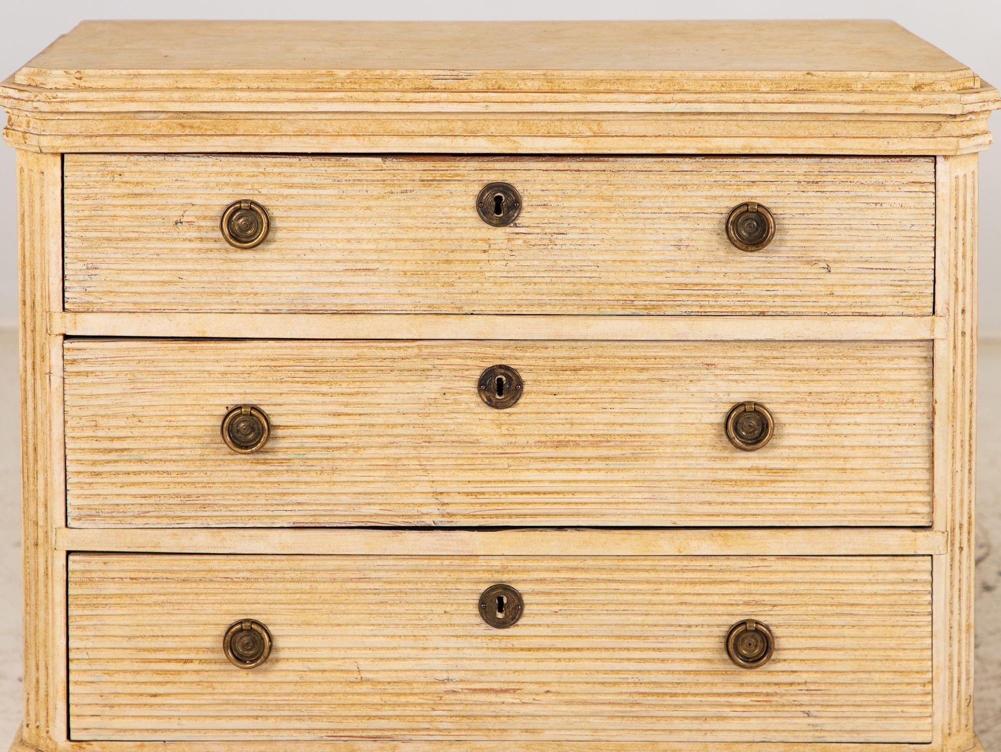 Pair of Gustavian Style Chests of Drawers, Early 20th C. For Sale 3