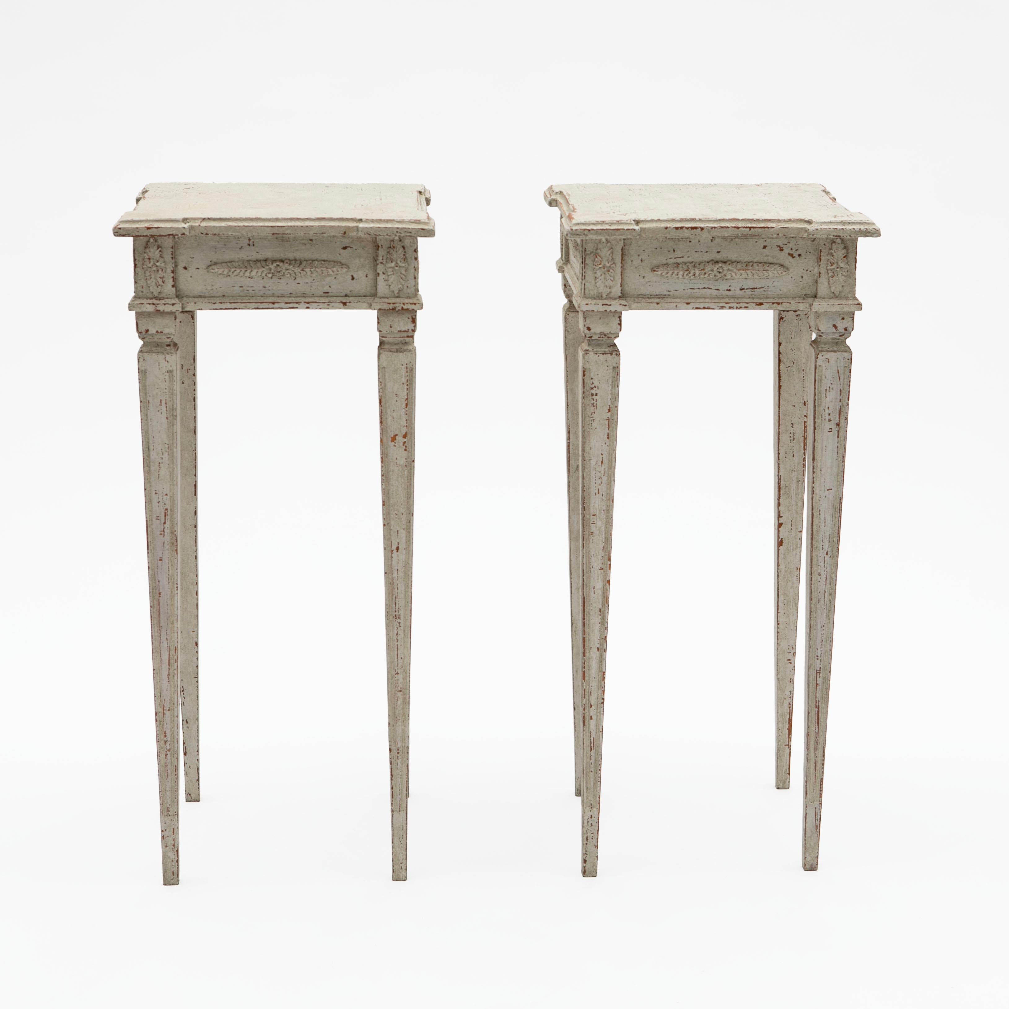 19th Century Pair of Light Grey Painted Swedish Gustavian Style Side Lamp Tables For Sale