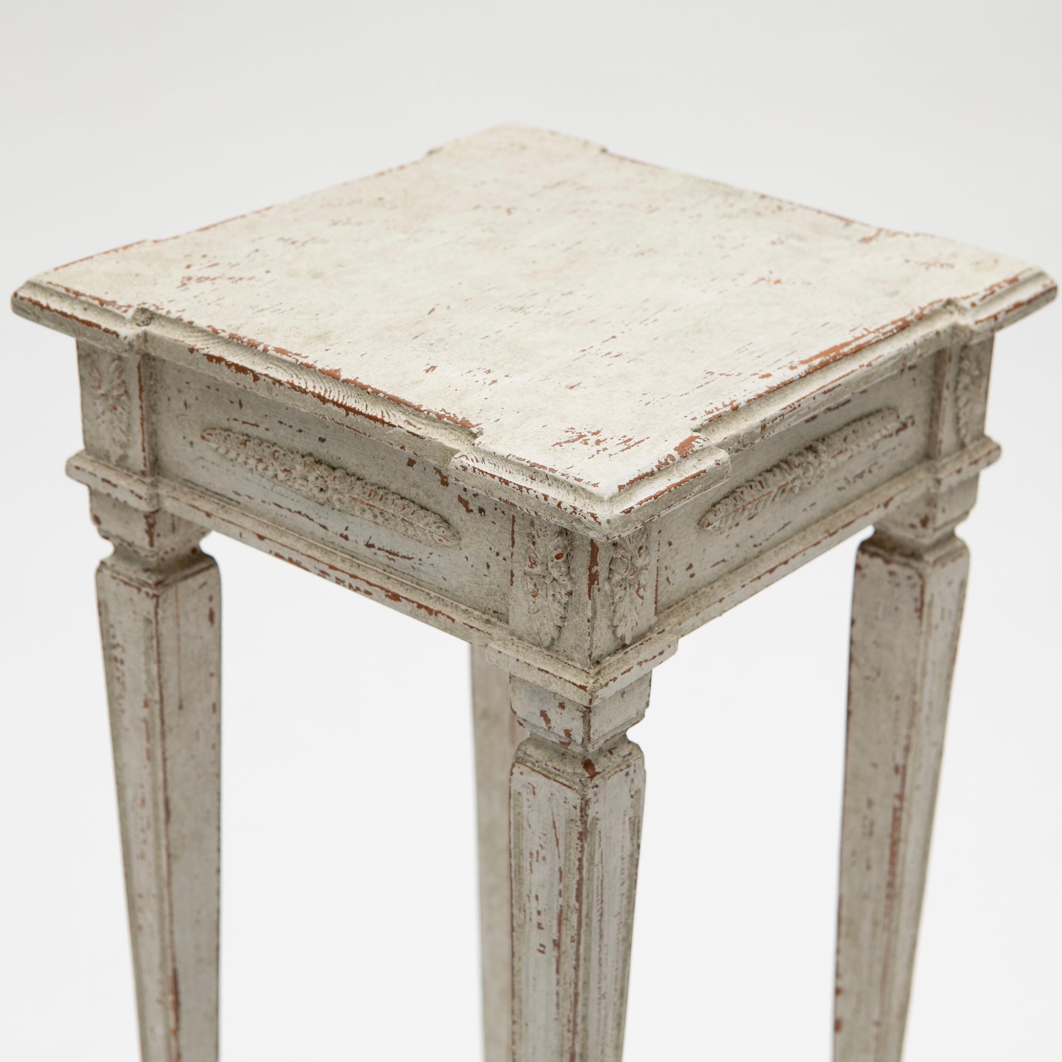 XIXe siècle Paire de tables d'appoint suédoises de style gustavien peintes en gris clair en vente