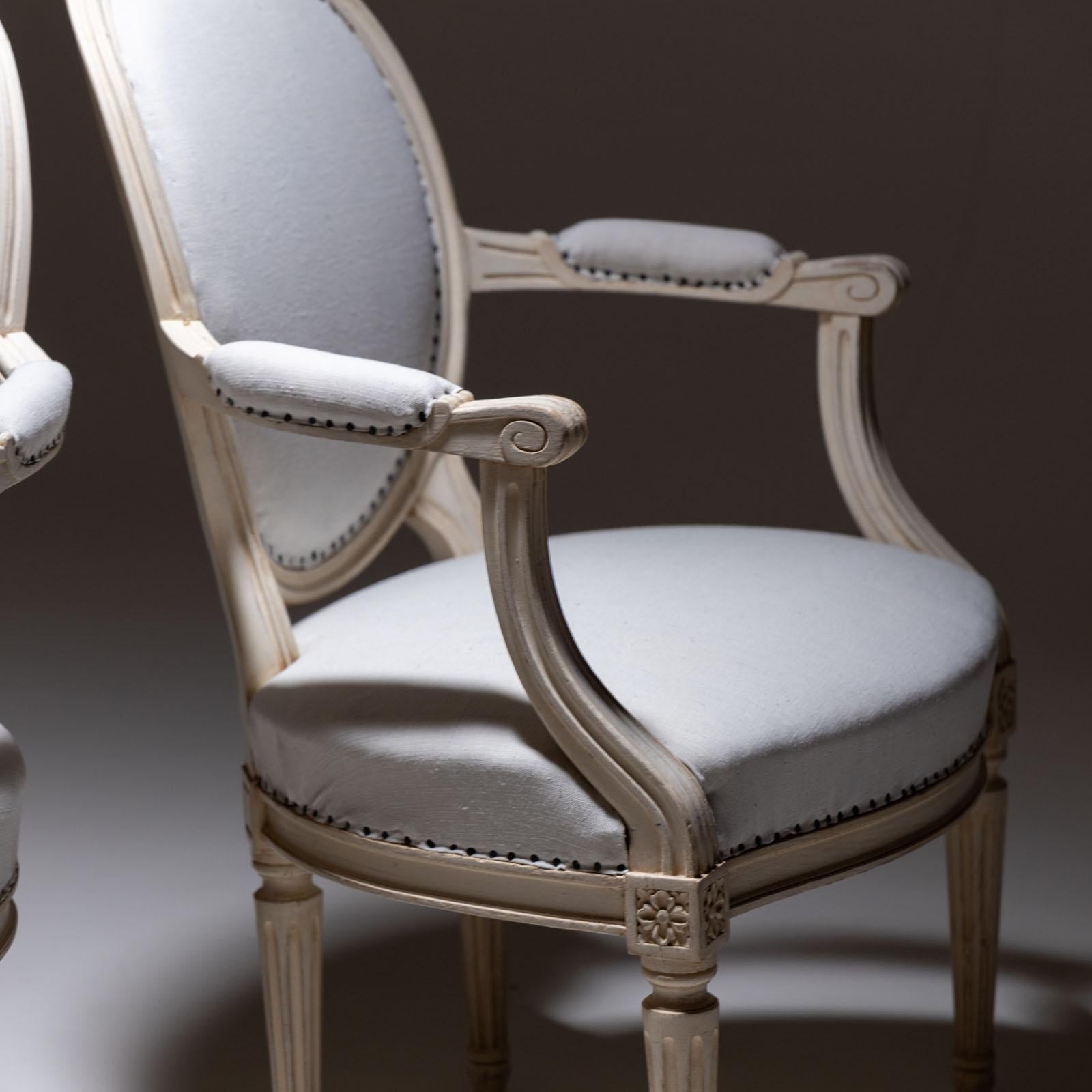 Paar Medaillon-Stühle im Gustavianischen Stil, spätes 19. Jahrhundert im Zustand „Gut“ im Angebot in Greding, DE