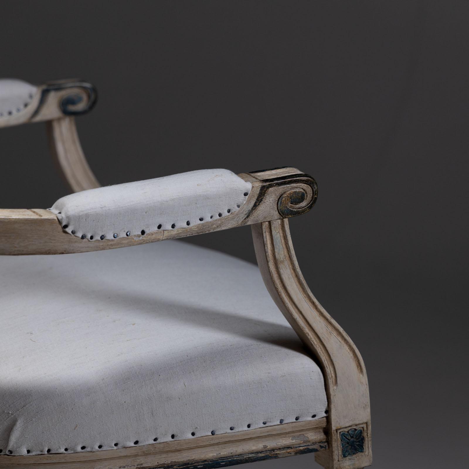 19th Century Pair of Gustavian-style medallion chairs, late 19th century For Sale
