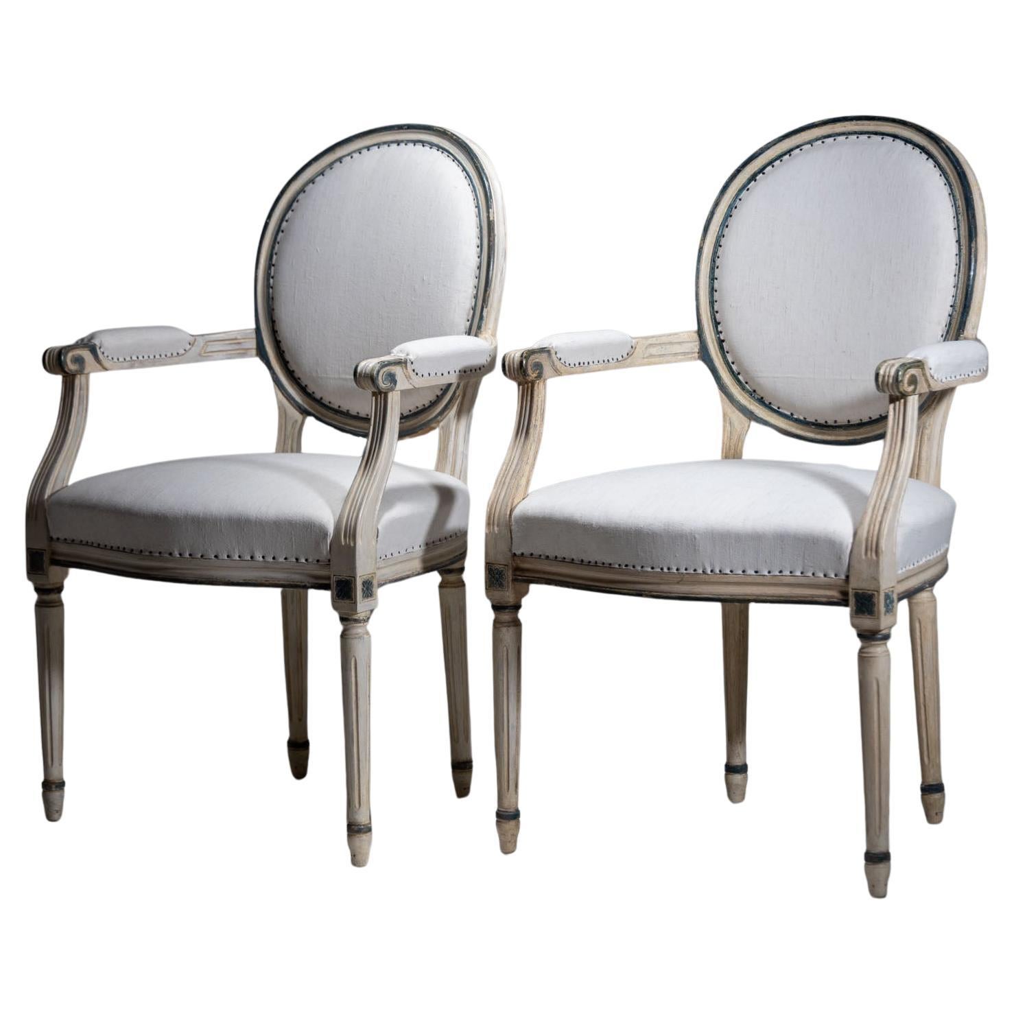 Pair of Gustavian-style medallion chairs, late 19th century For Sale